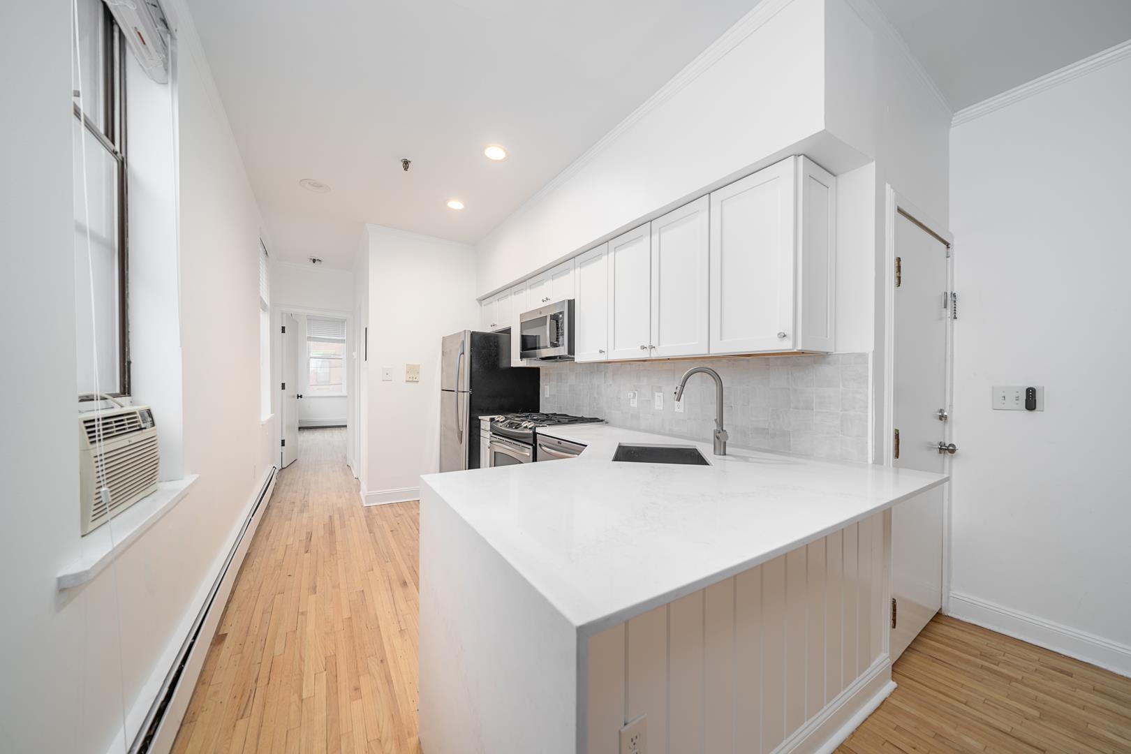 132 MADISON ST Unit: 1R