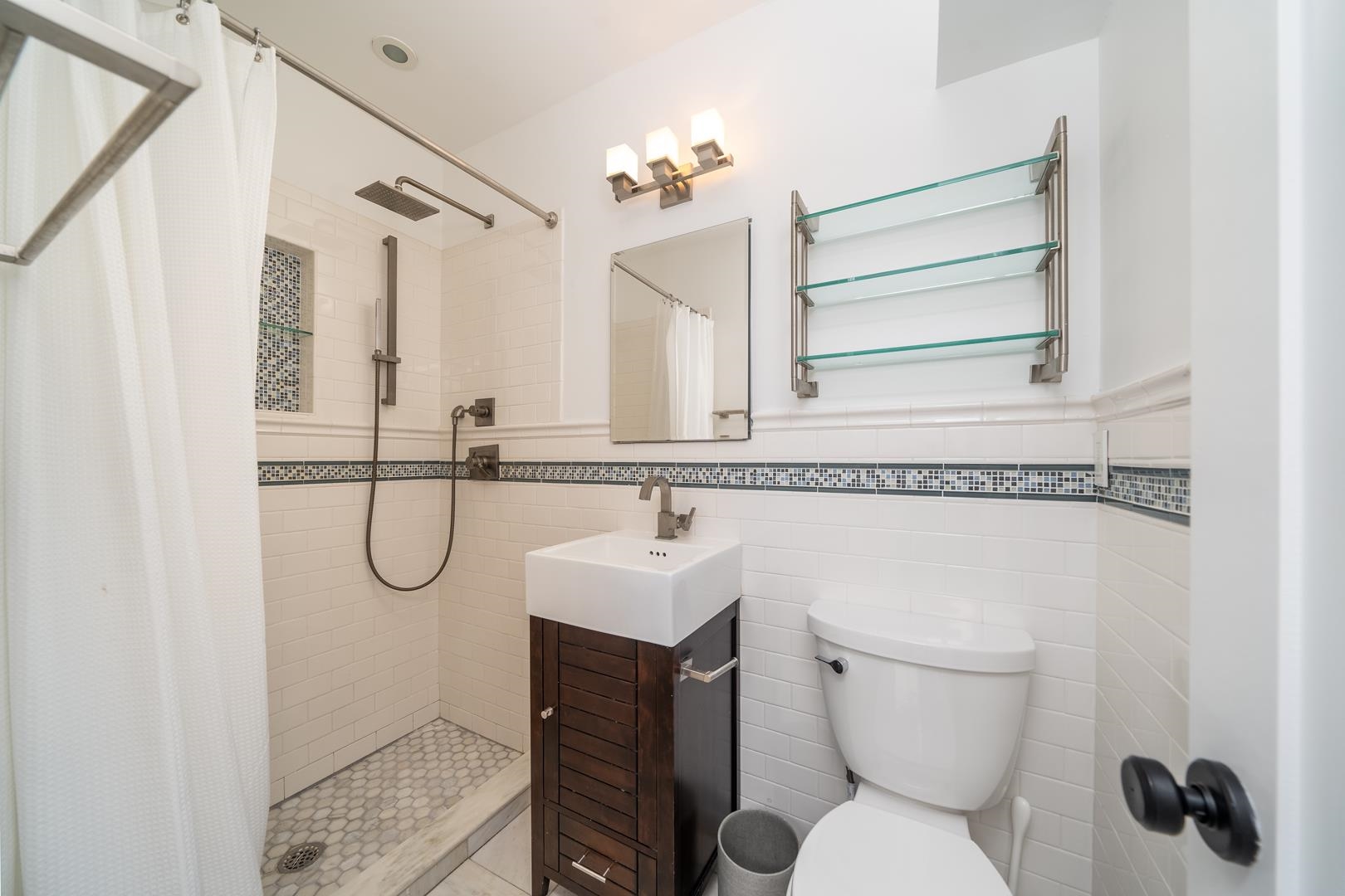 132 MADISON ST Unit: 1R