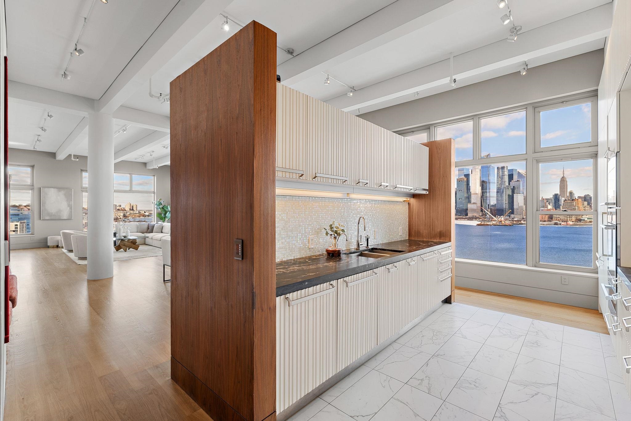 1500 HUDSON ST Unit: 11FG