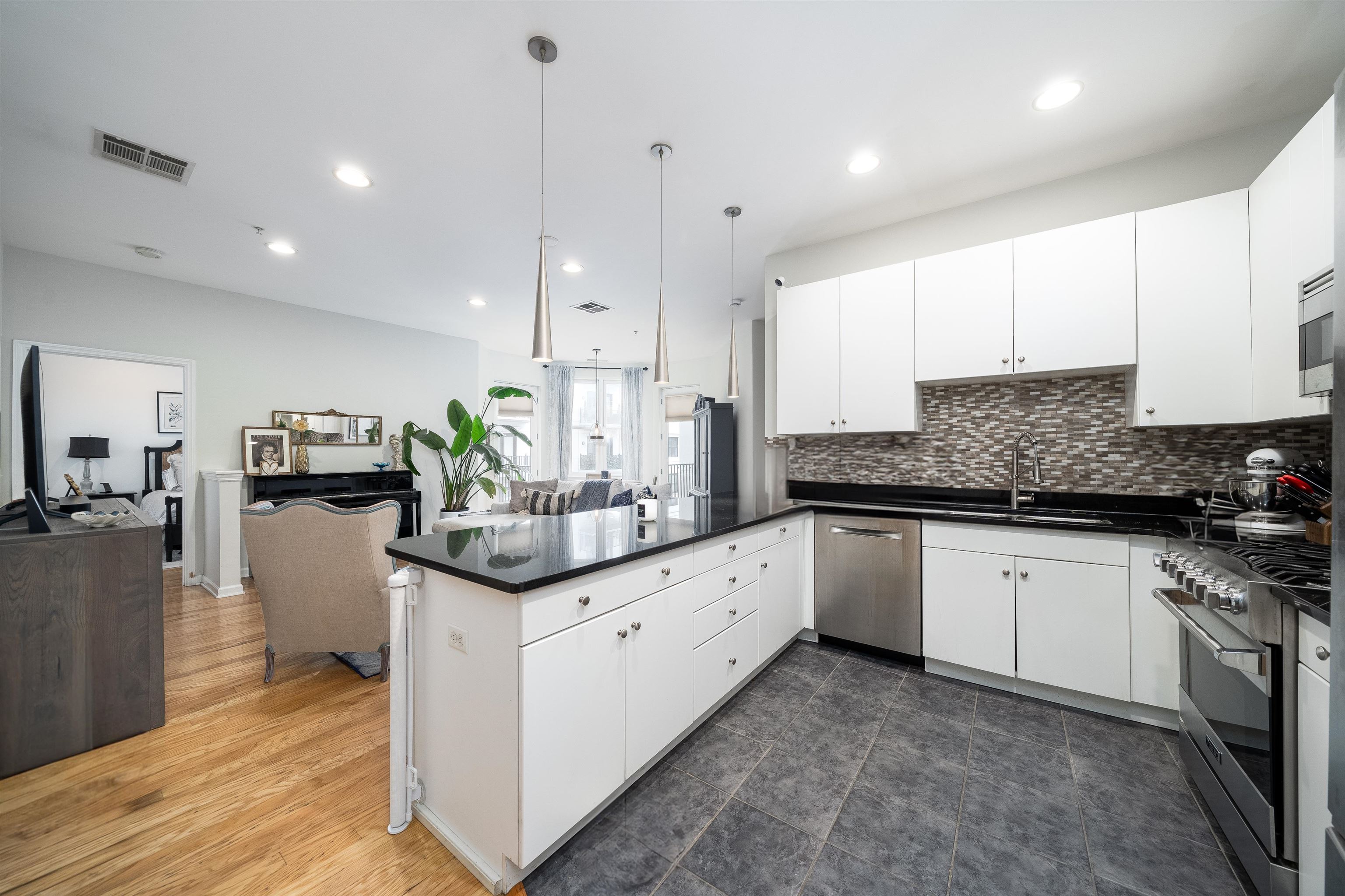 1201 ADAMS ST Unit: 413