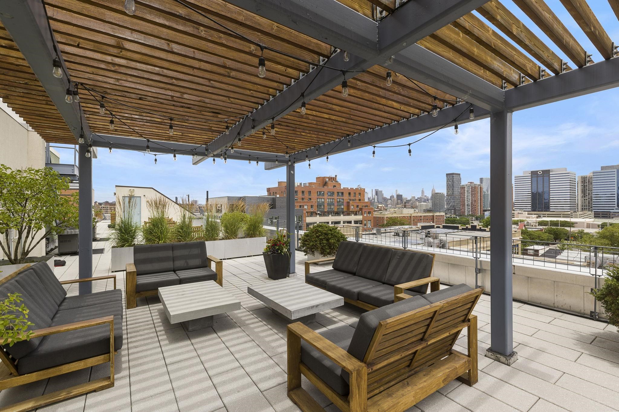 25 MCWILLIAMS PL Unit: 307