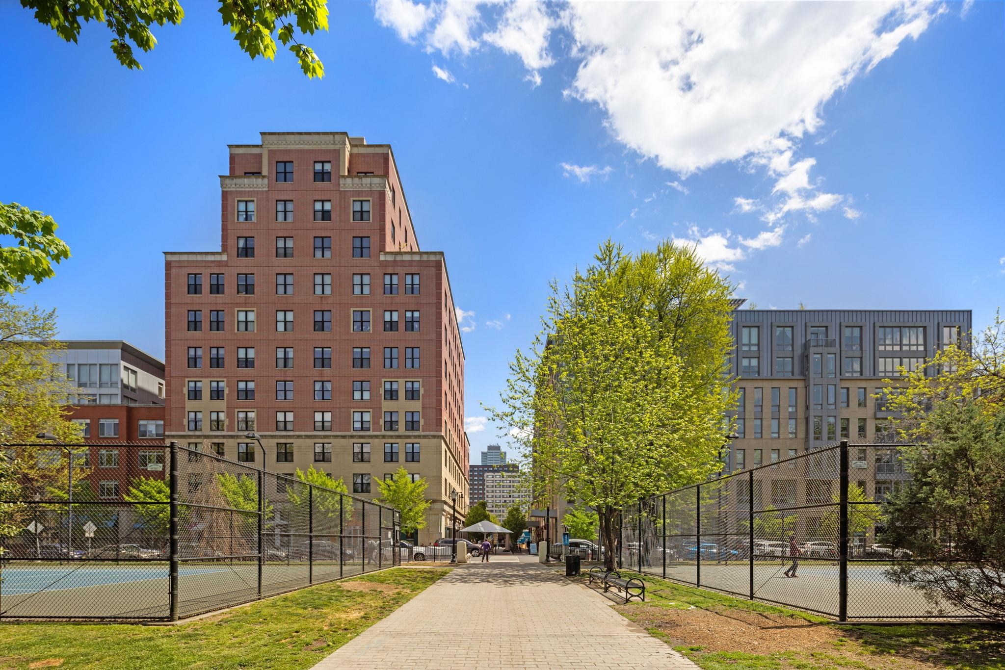 25 MCWILLIAMS PL Unit: 307