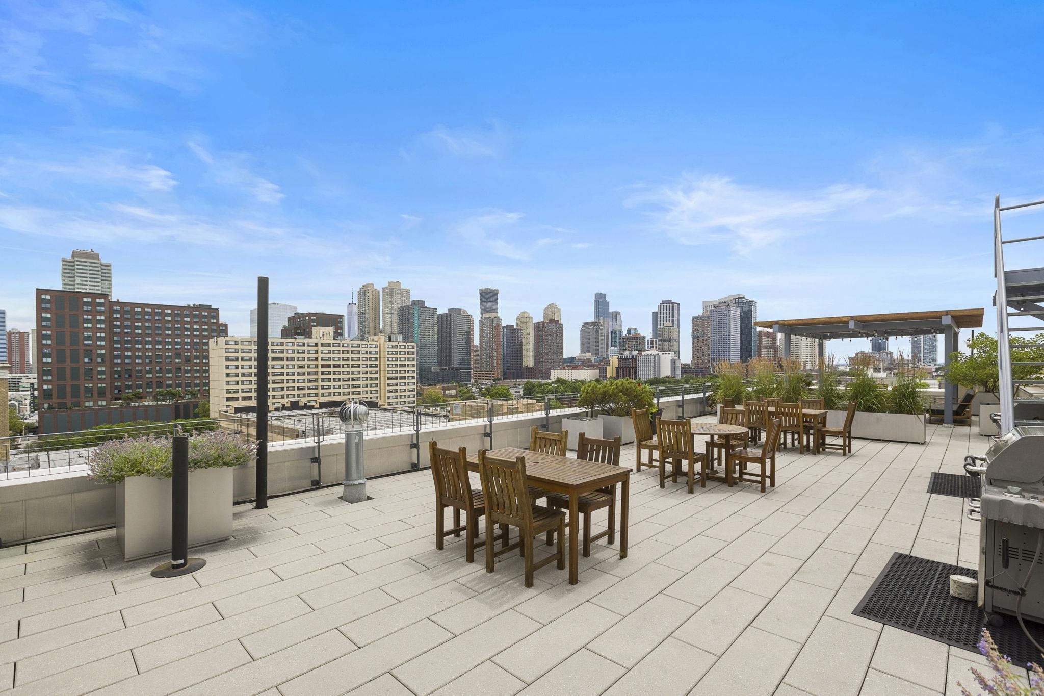 25 MCWILLIAMS PL Unit: 307