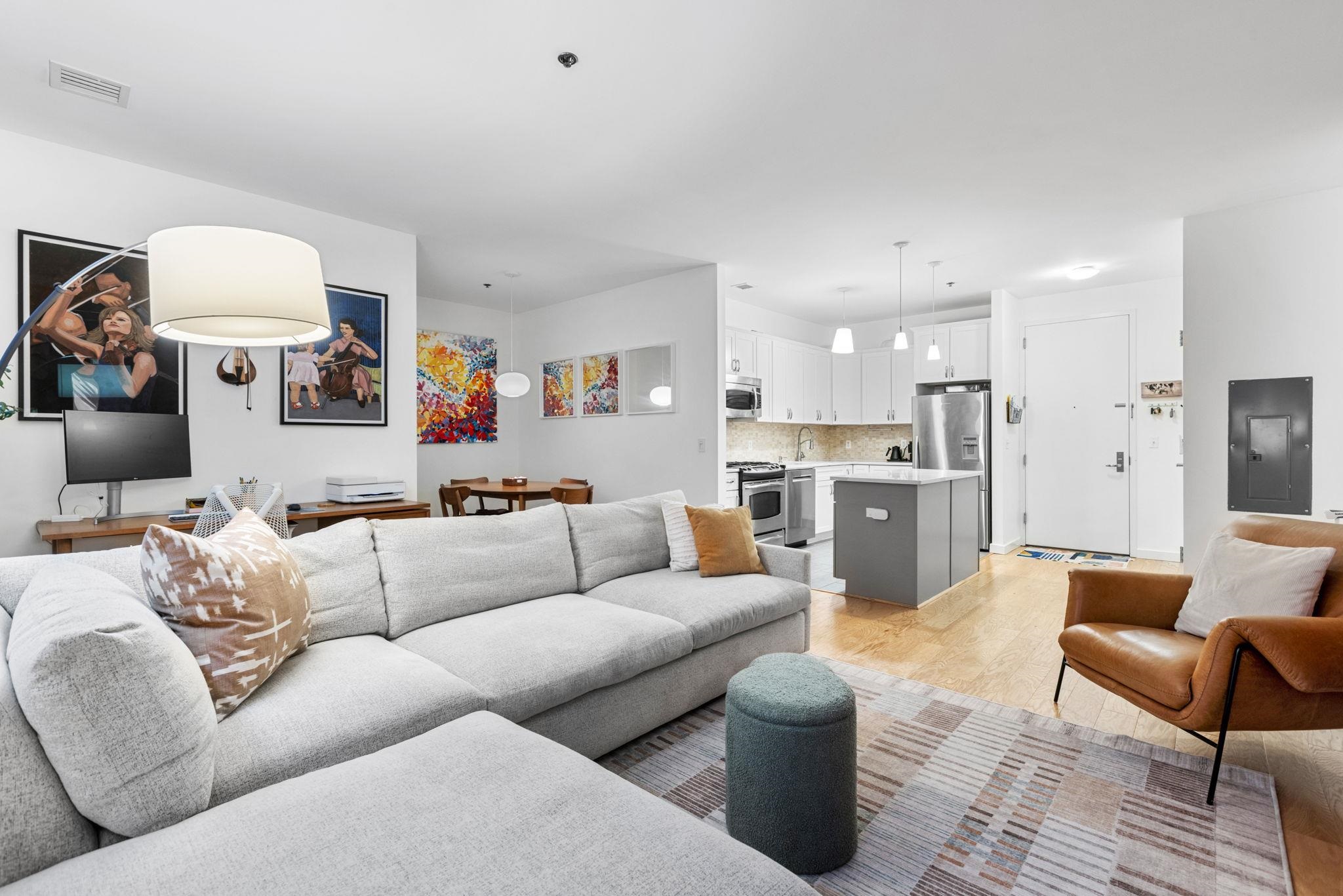 25 MCWILLIAMS PL Unit: 307