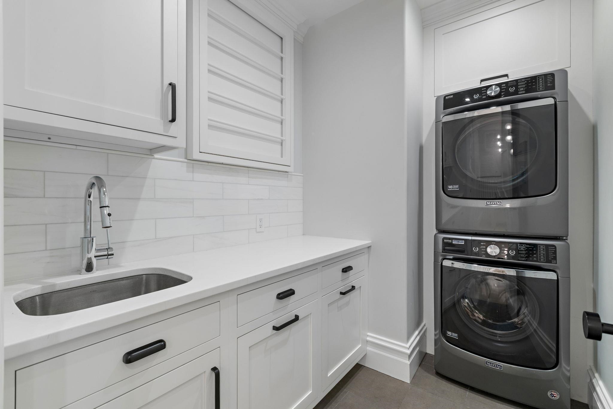 110 PARK AVE Unit: 1