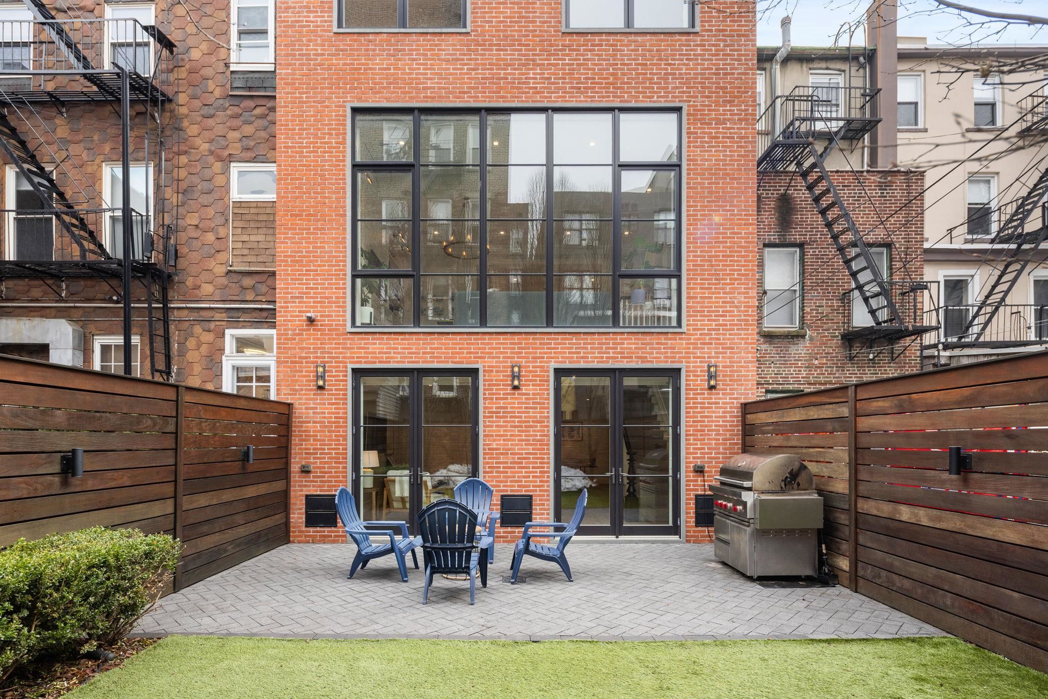 110 PARK AVE Unit: 1