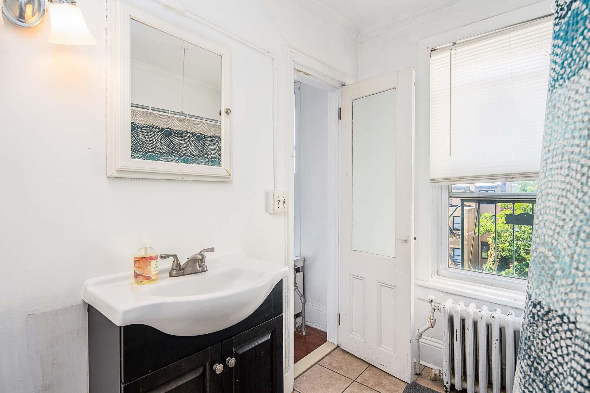 710 BLOOMFIELD ST Unit: 3