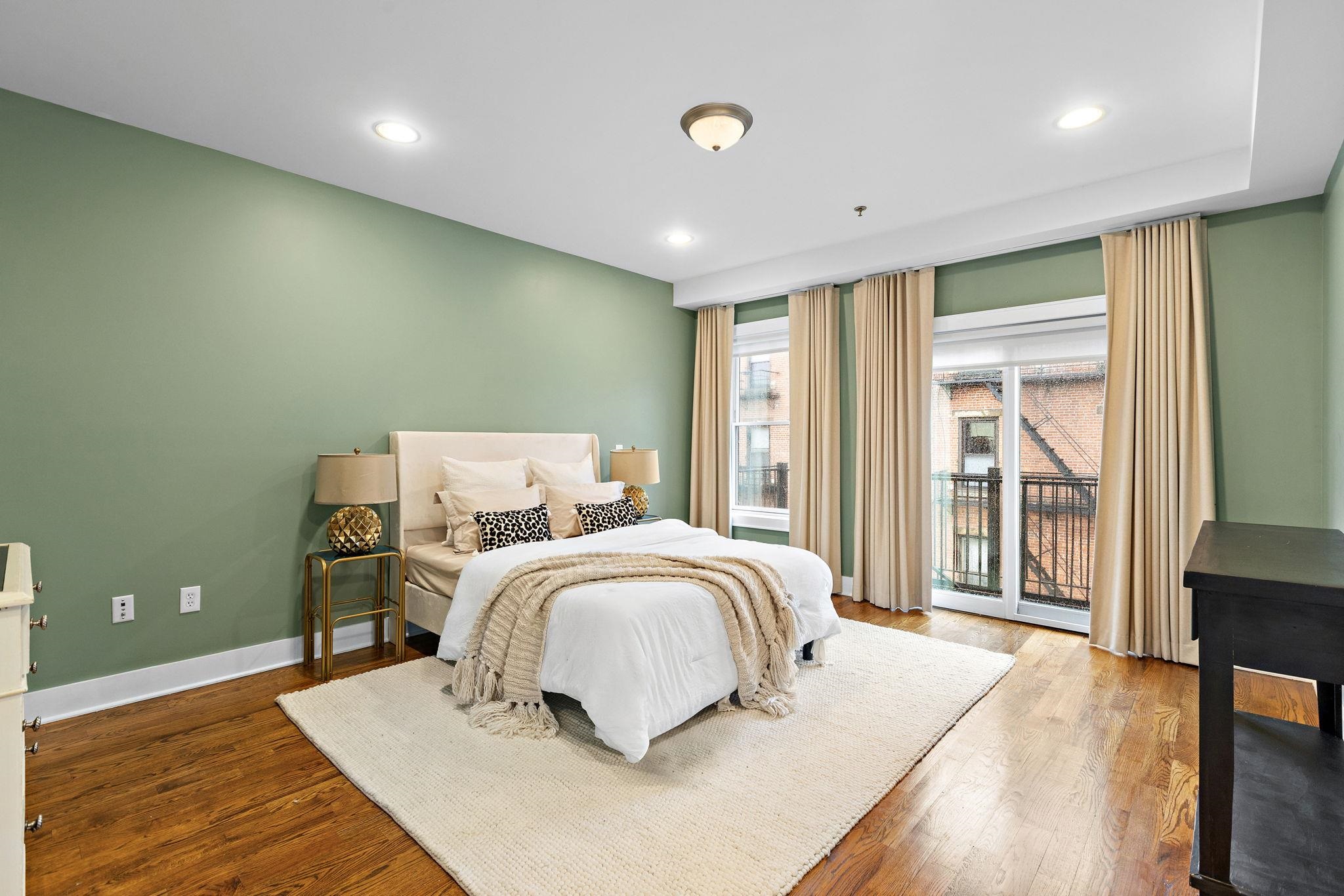 1107 WILLOW AVE Unit: 3