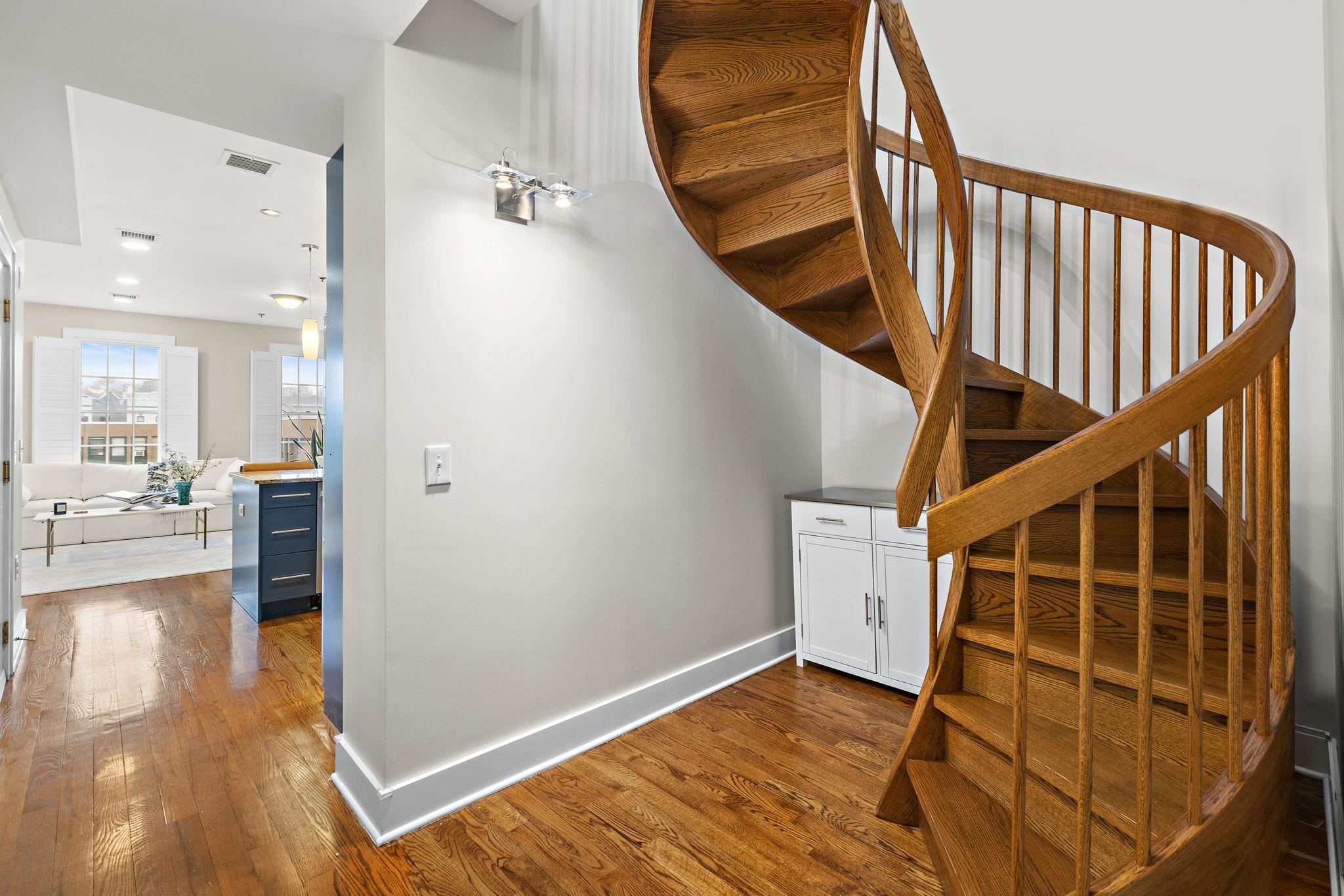 1107 WILLOW AVE Unit: 3