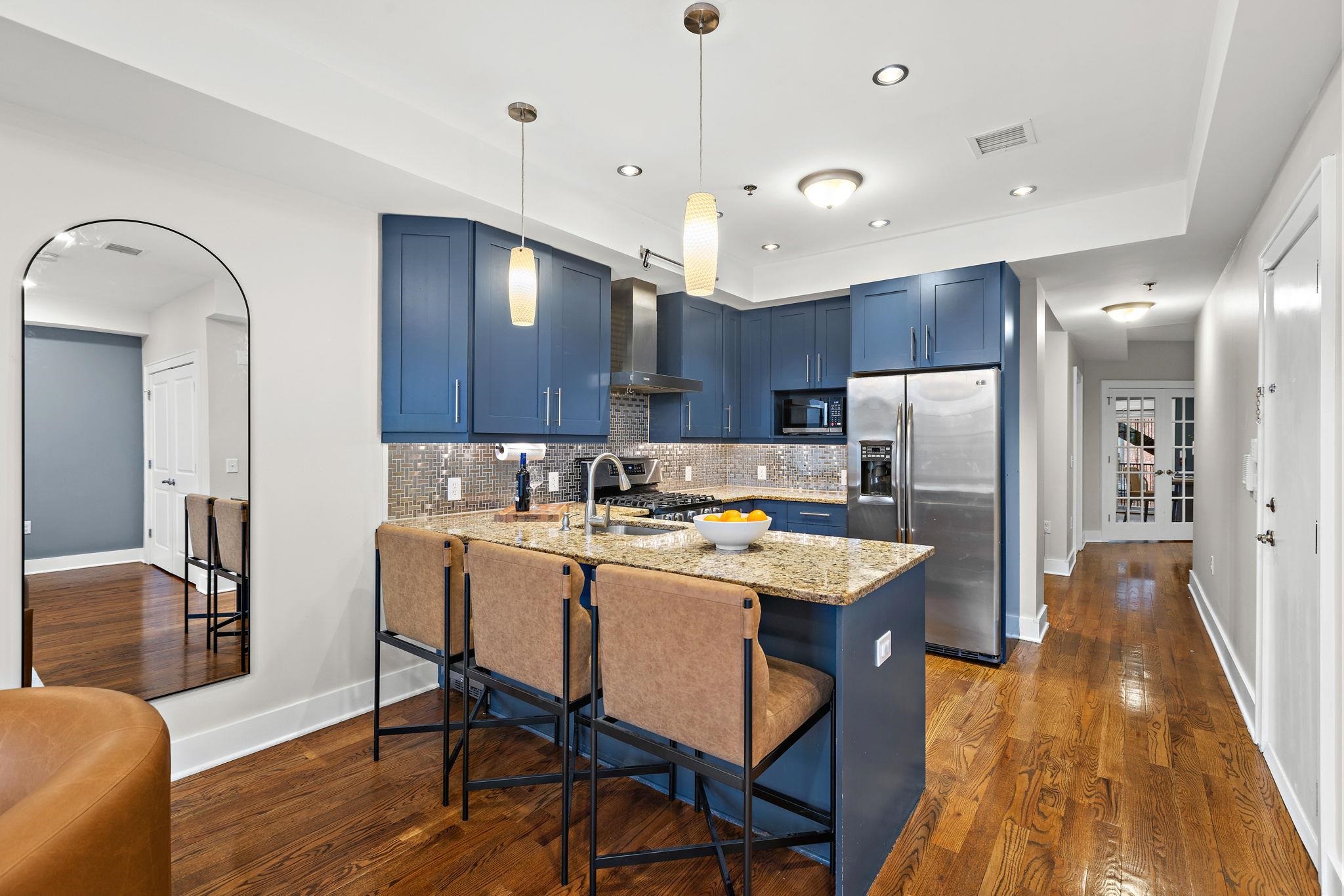 1107 WILLOW AVE Unit: 3