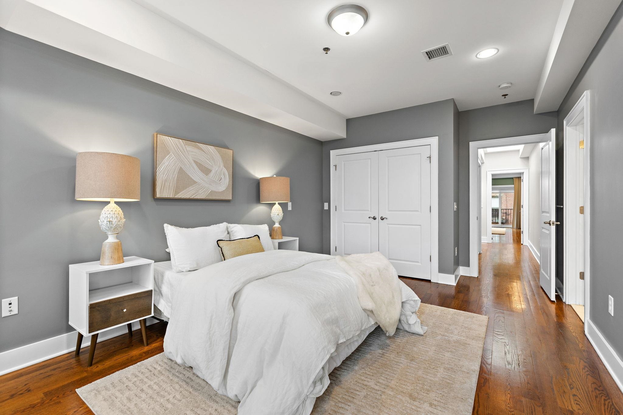 1107 WILLOW AVE Unit: 3