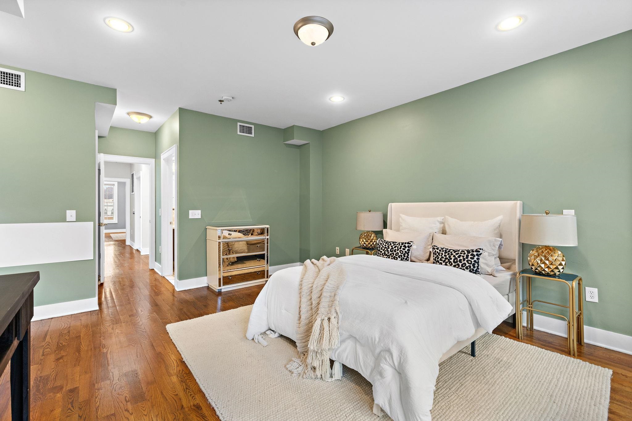 1107 WILLOW AVE Unit: 3