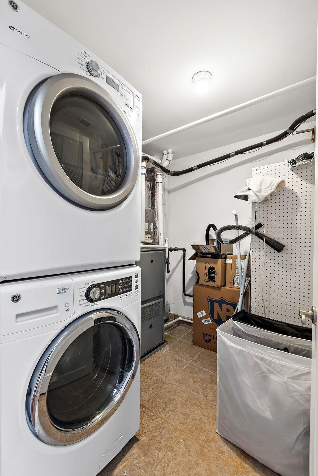 1107 WILLOW AVE Unit: 3