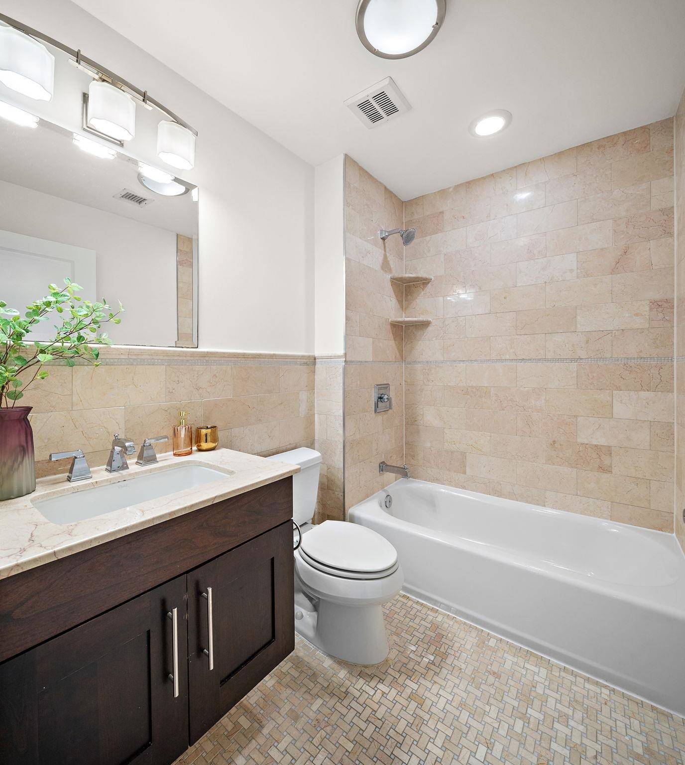 1107 WILLOW AVE Unit: 3