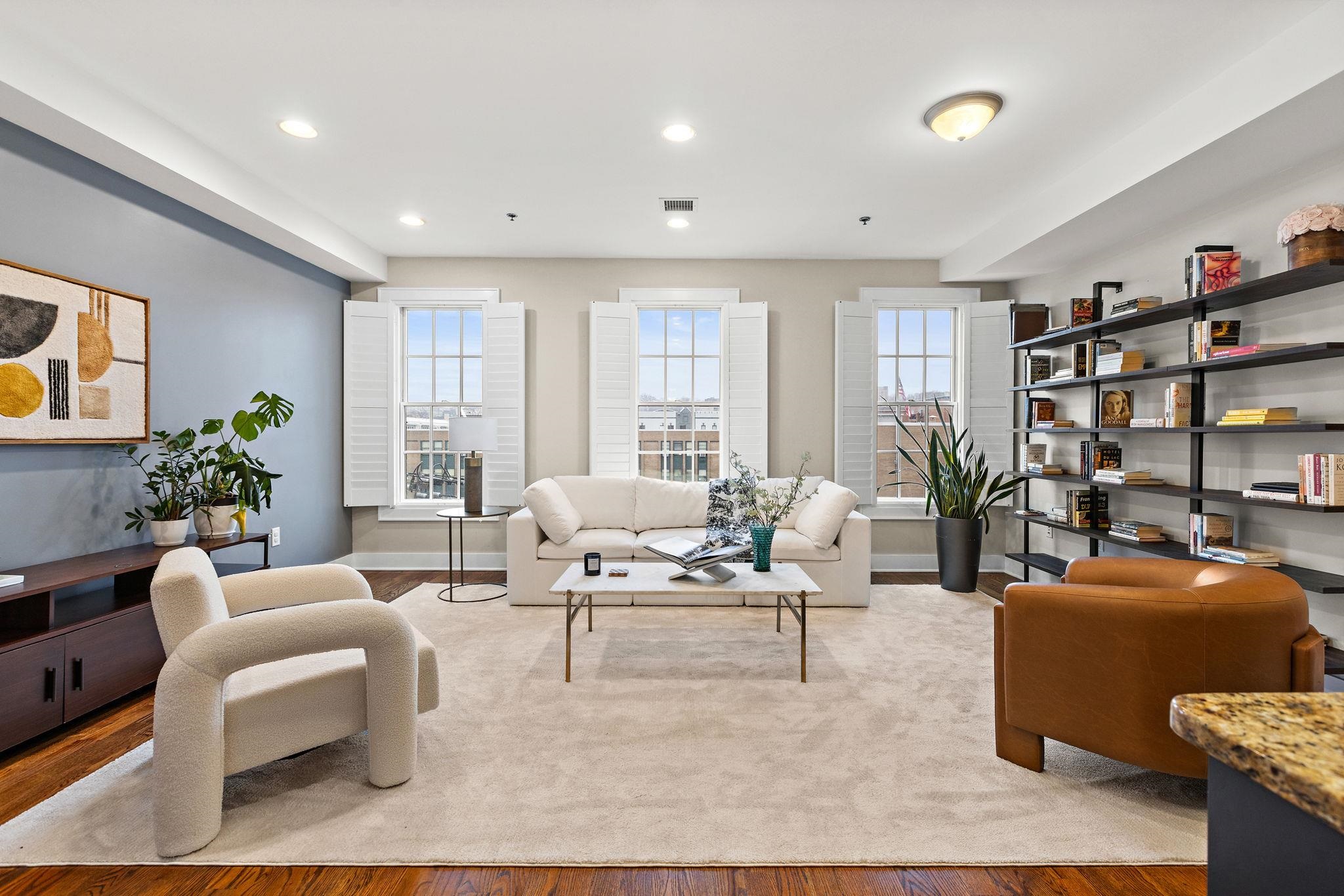 1107 WILLOW AVE Unit: 3
