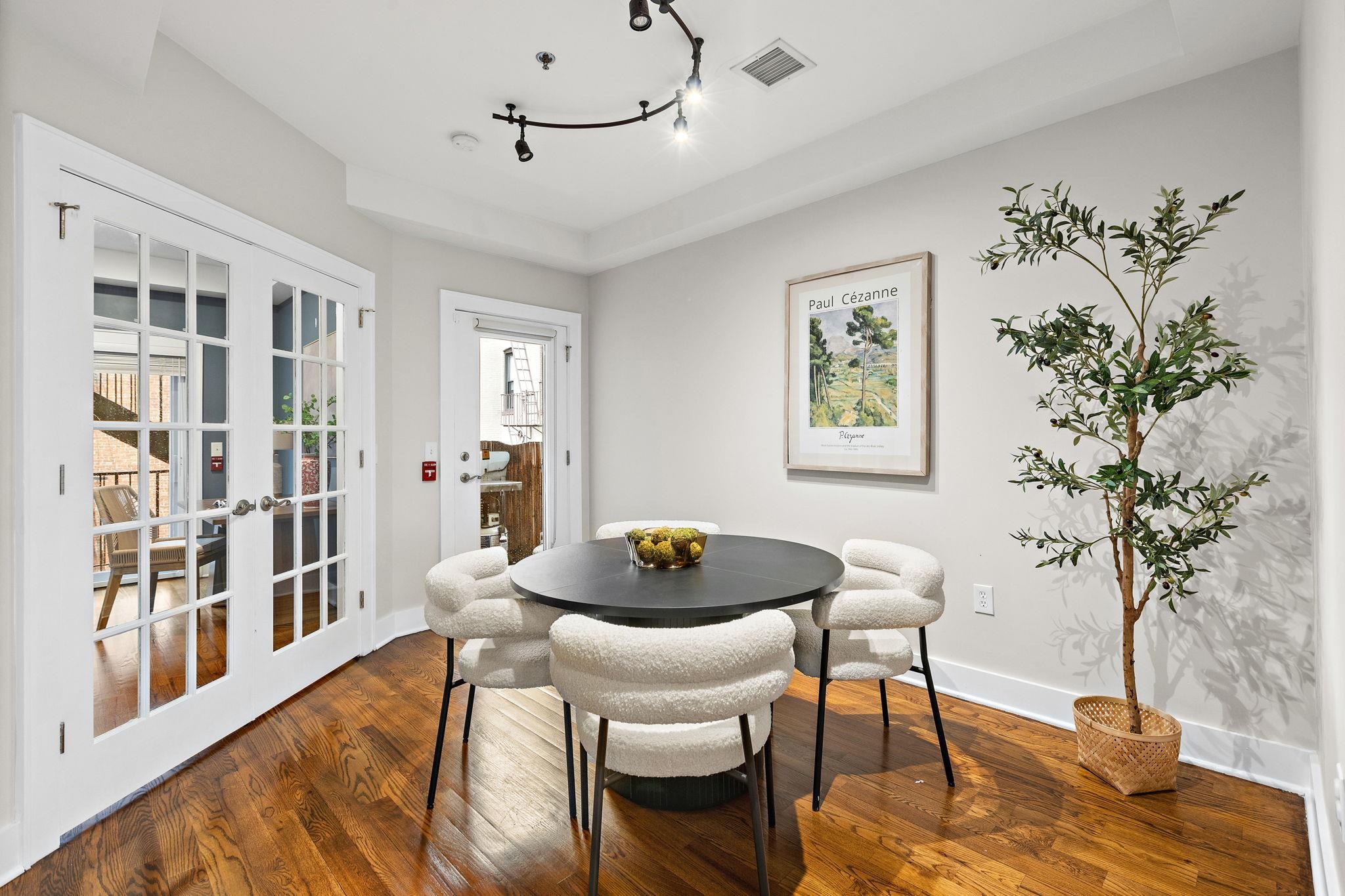 1107 WILLOW AVE Unit: 3