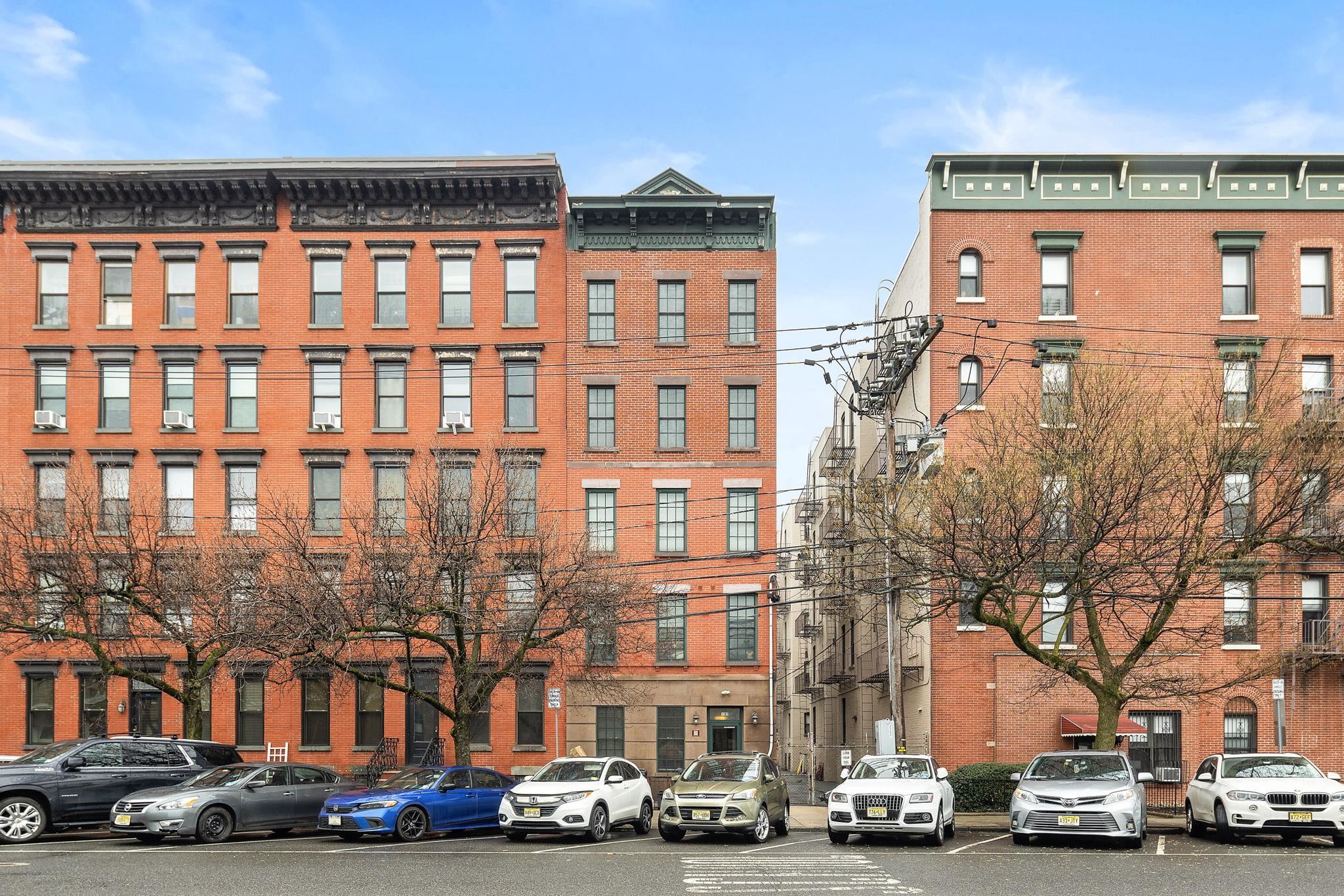 1107 WILLOW AVE Unit: 3