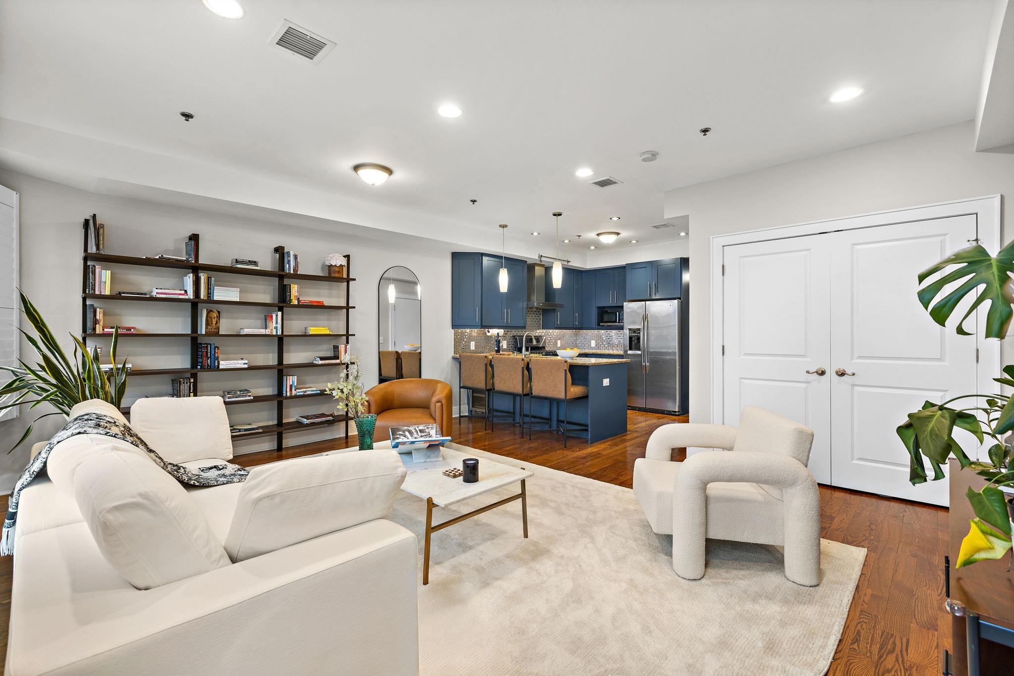 1107 WILLOW AVE Unit: 3