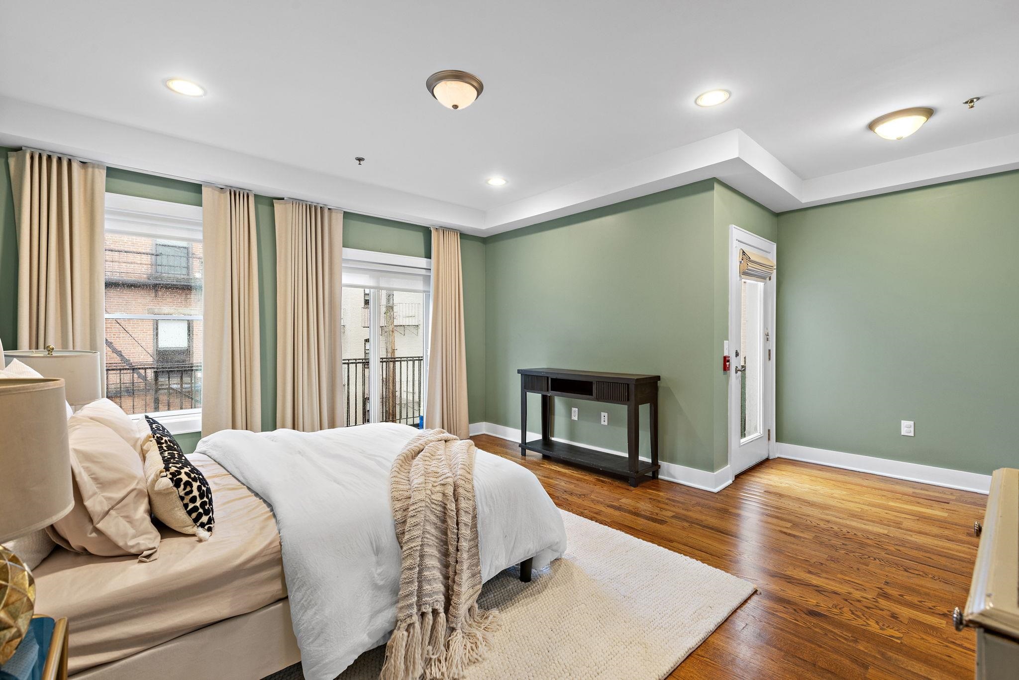 1107 WILLOW AVE Unit: 3