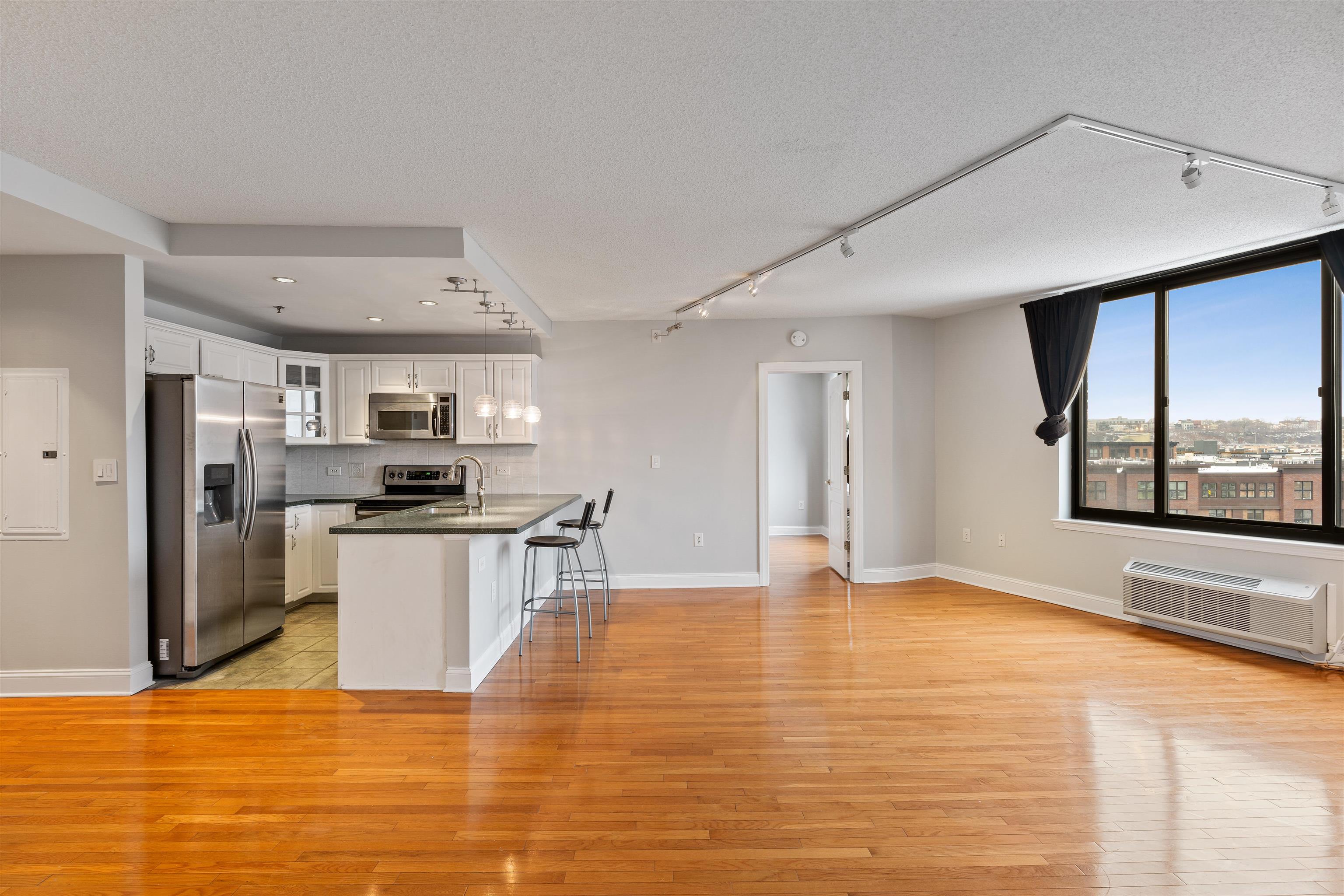 415 NEWARK ST Unit: 6C