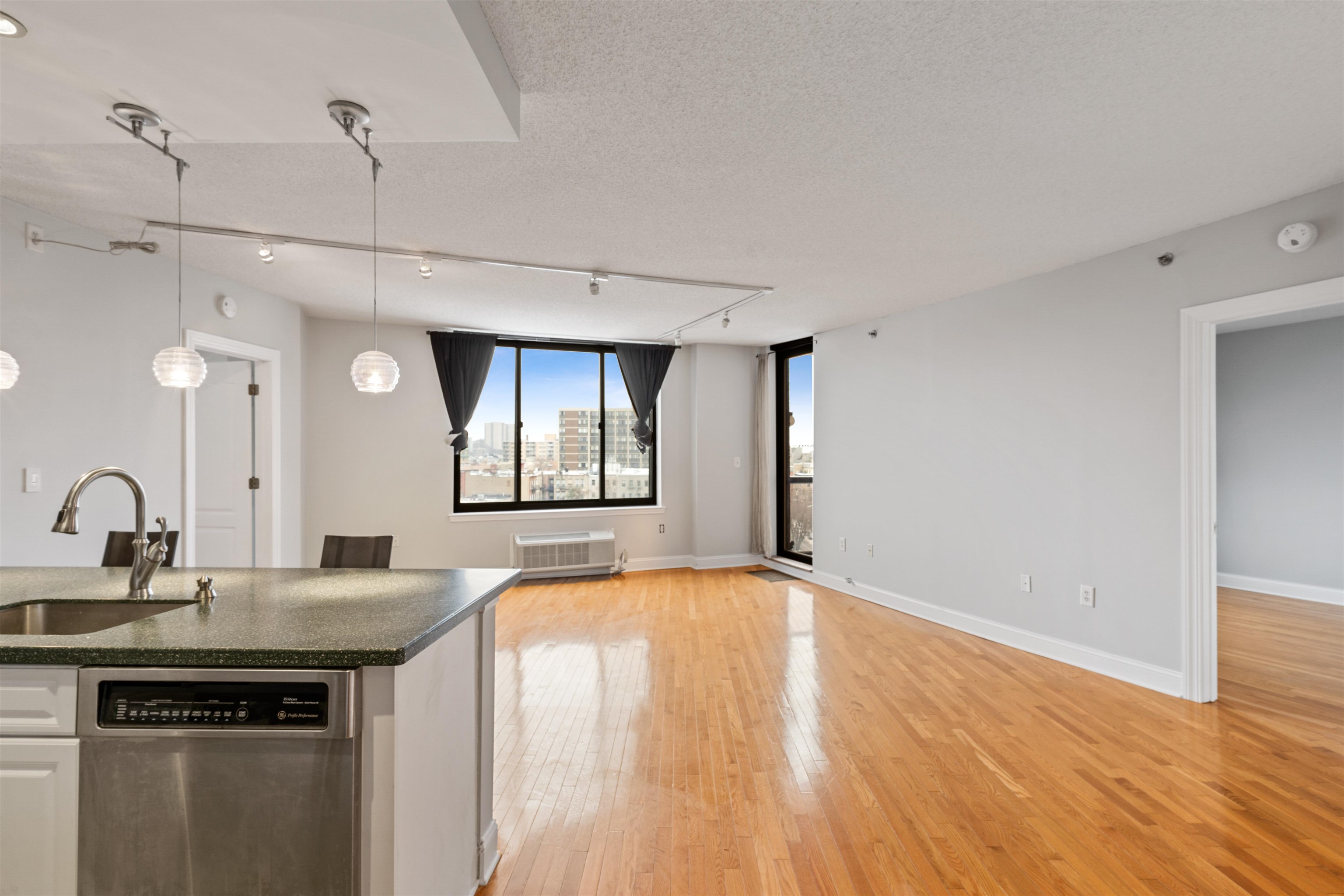 415 NEWARK ST Unit: 6C