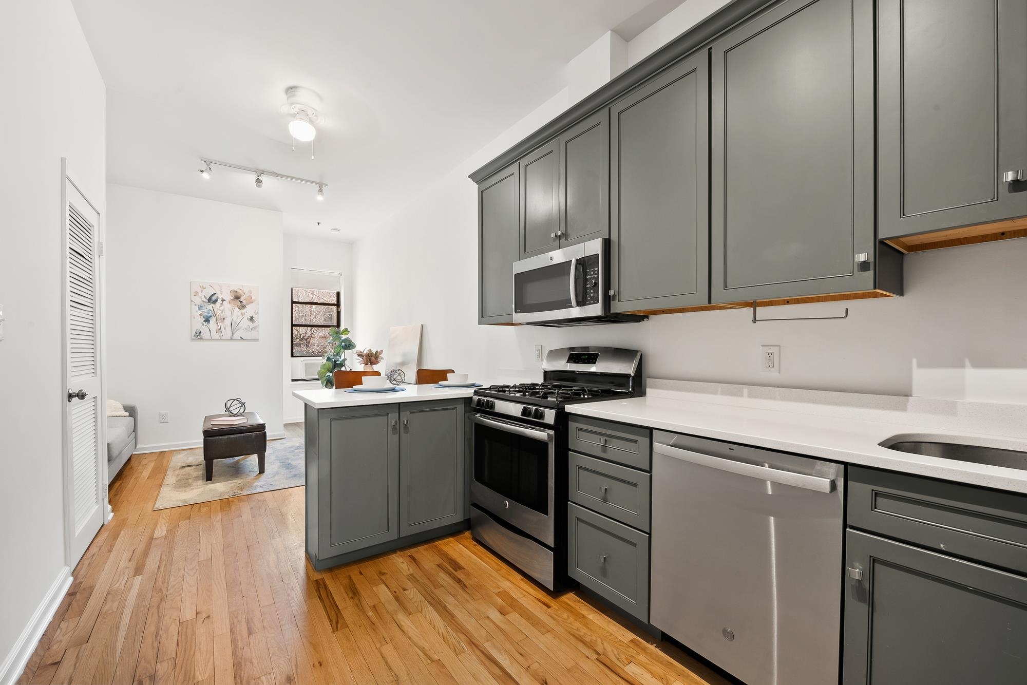 813 PARK AVE Unit: 2