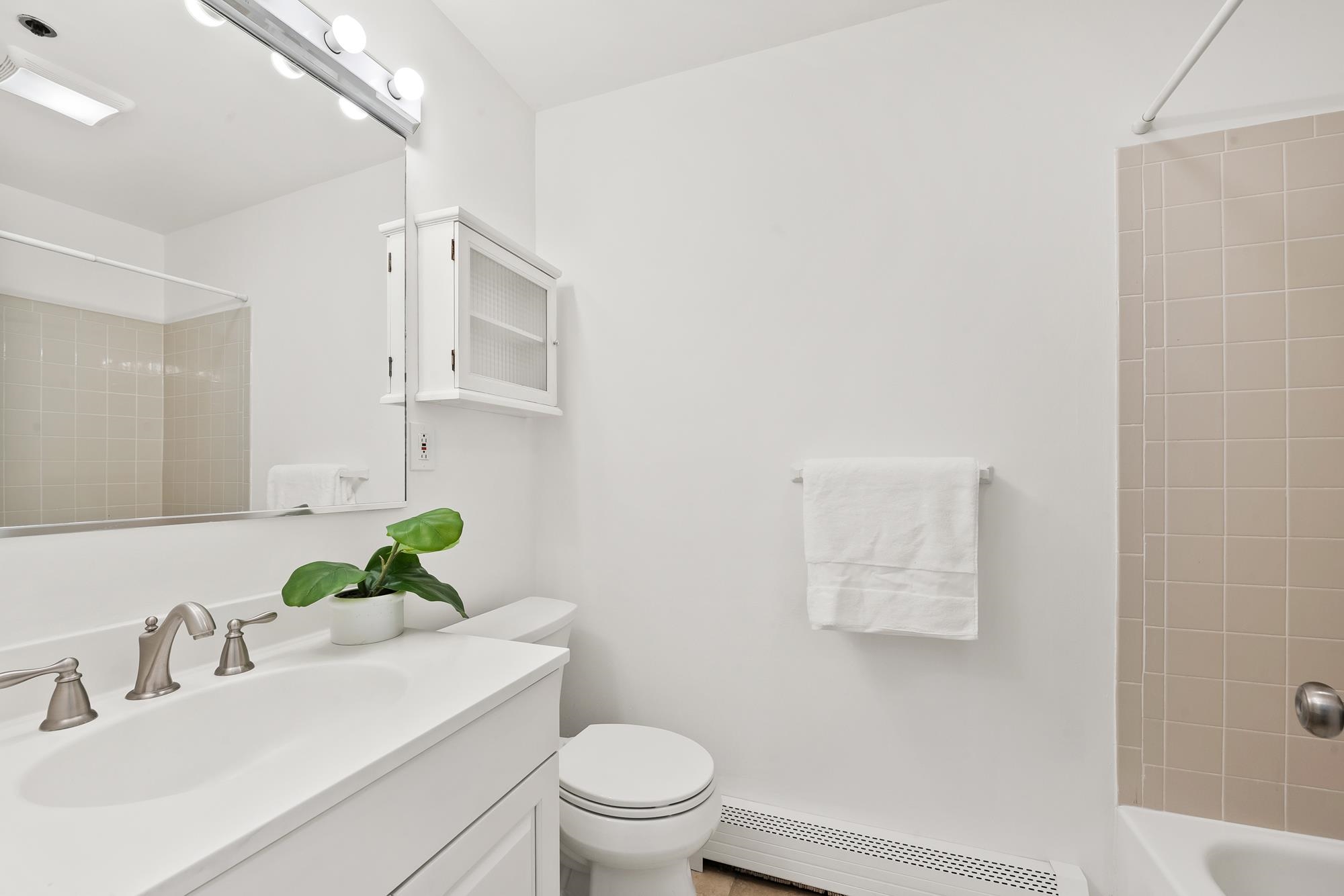 813 PARK AVE Unit: 2