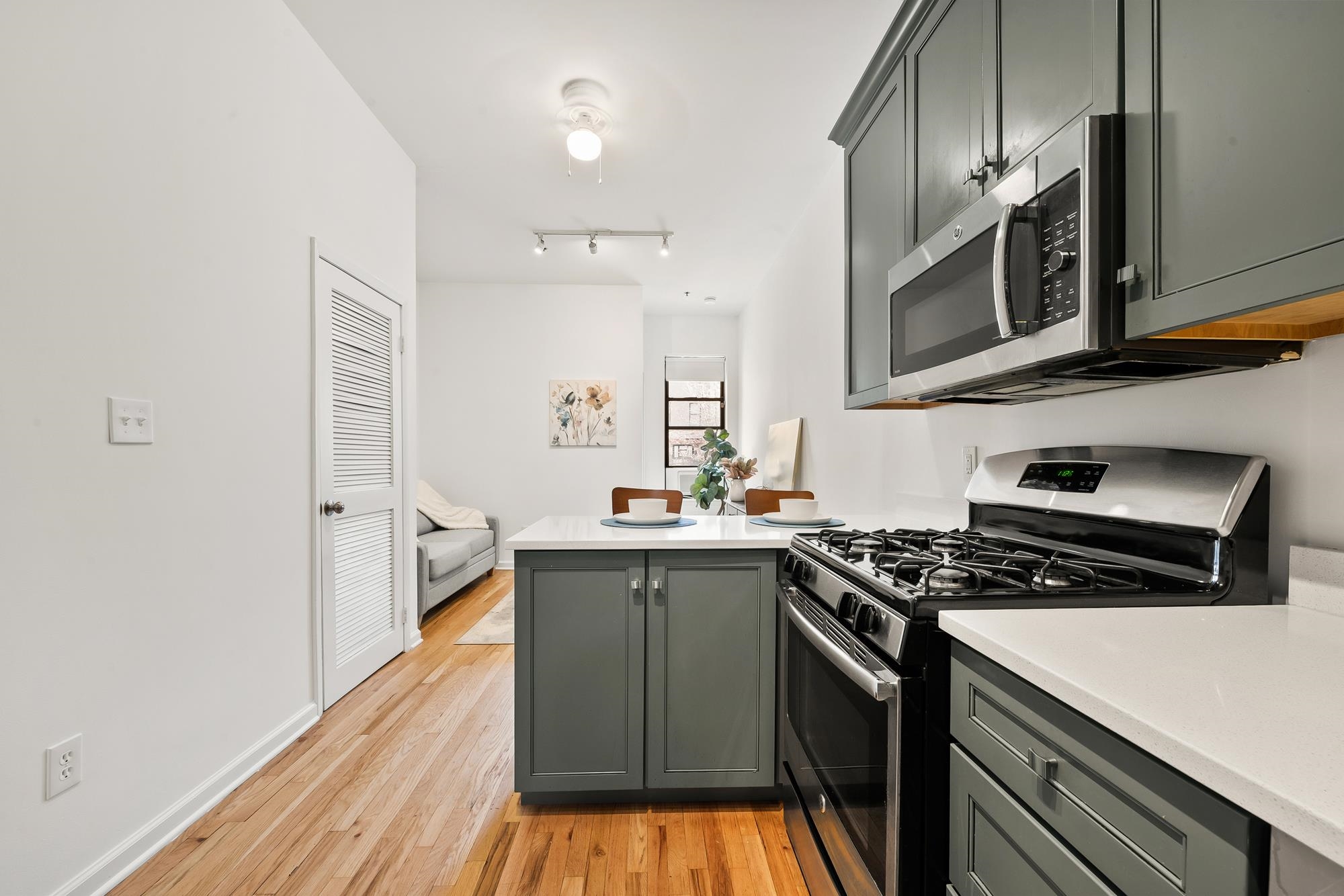 813 PARK AVE Unit: 2