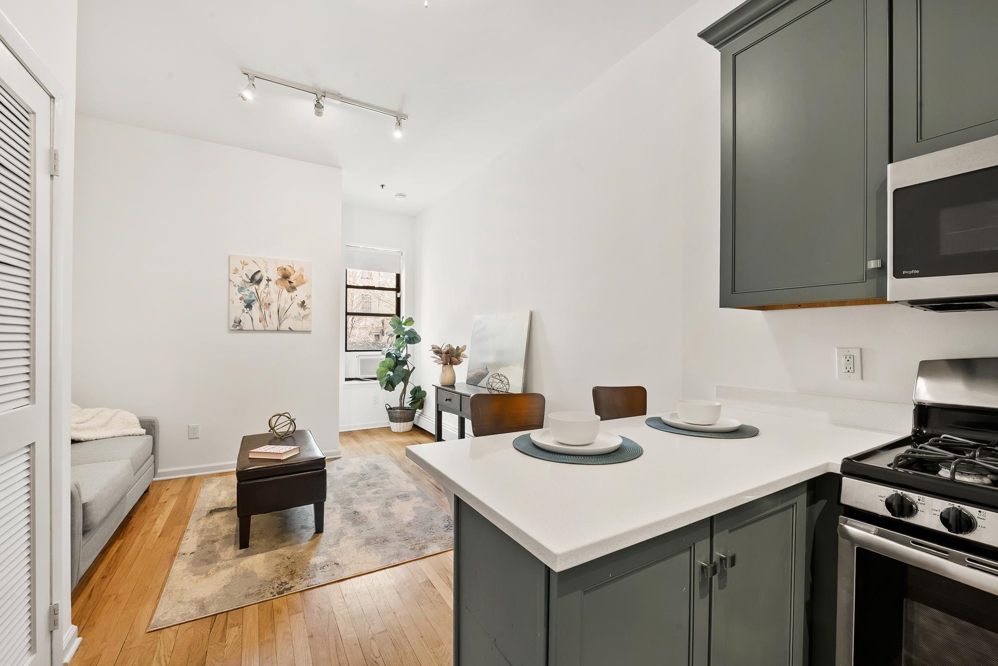 813 PARK AVE Unit: 2