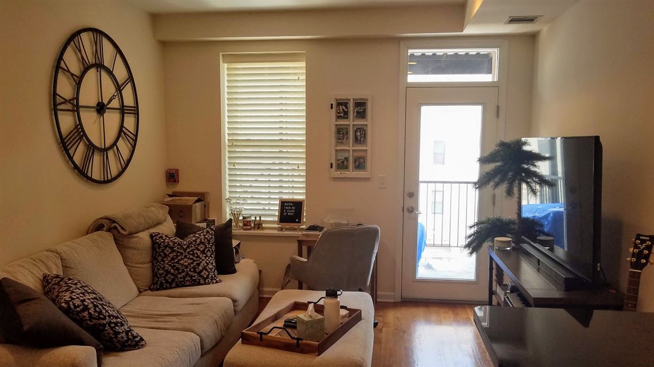 525 ADAMS ST Unit: 4L