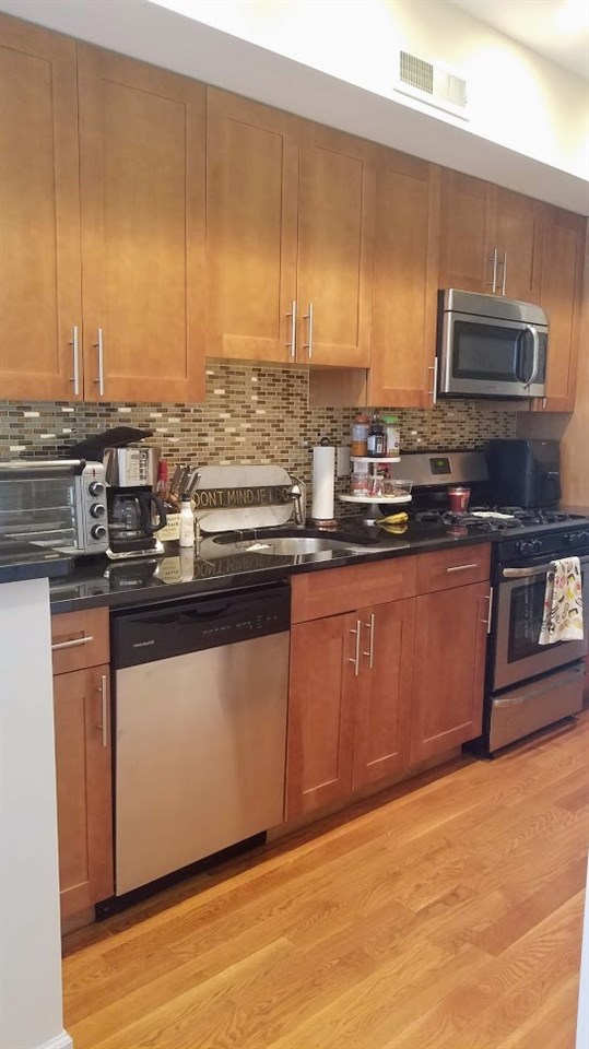 525 ADAMS ST Unit: 4L