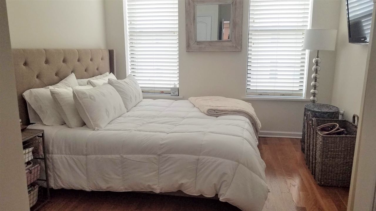 525 ADAMS ST Unit: 4L