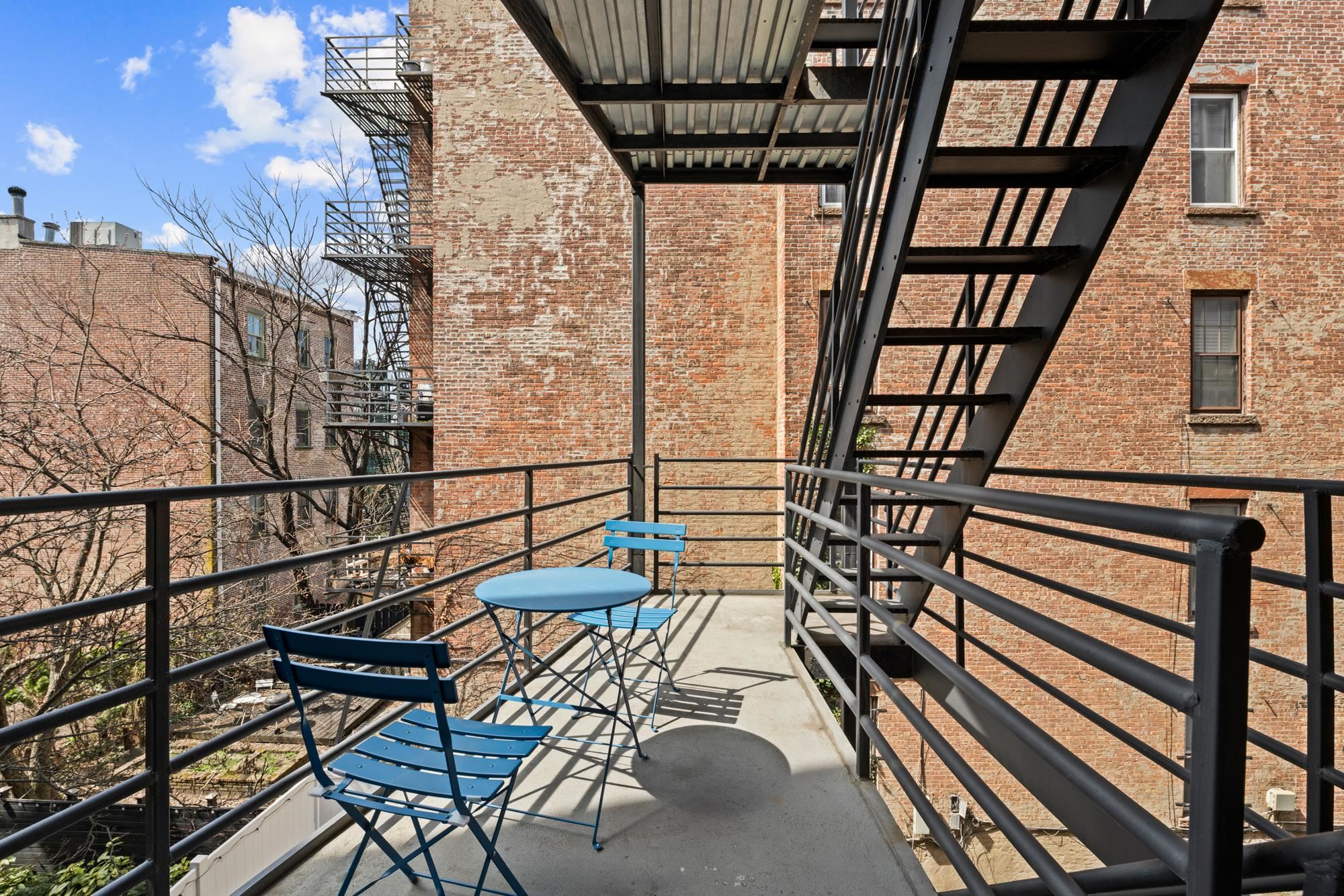 209 WASHINGTON ST Unit: 3