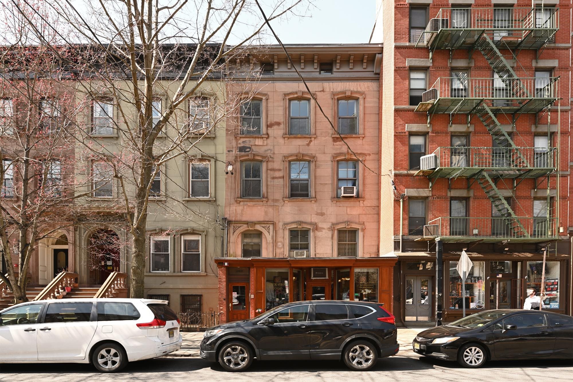 209 WASHINGTON ST Unit: 3