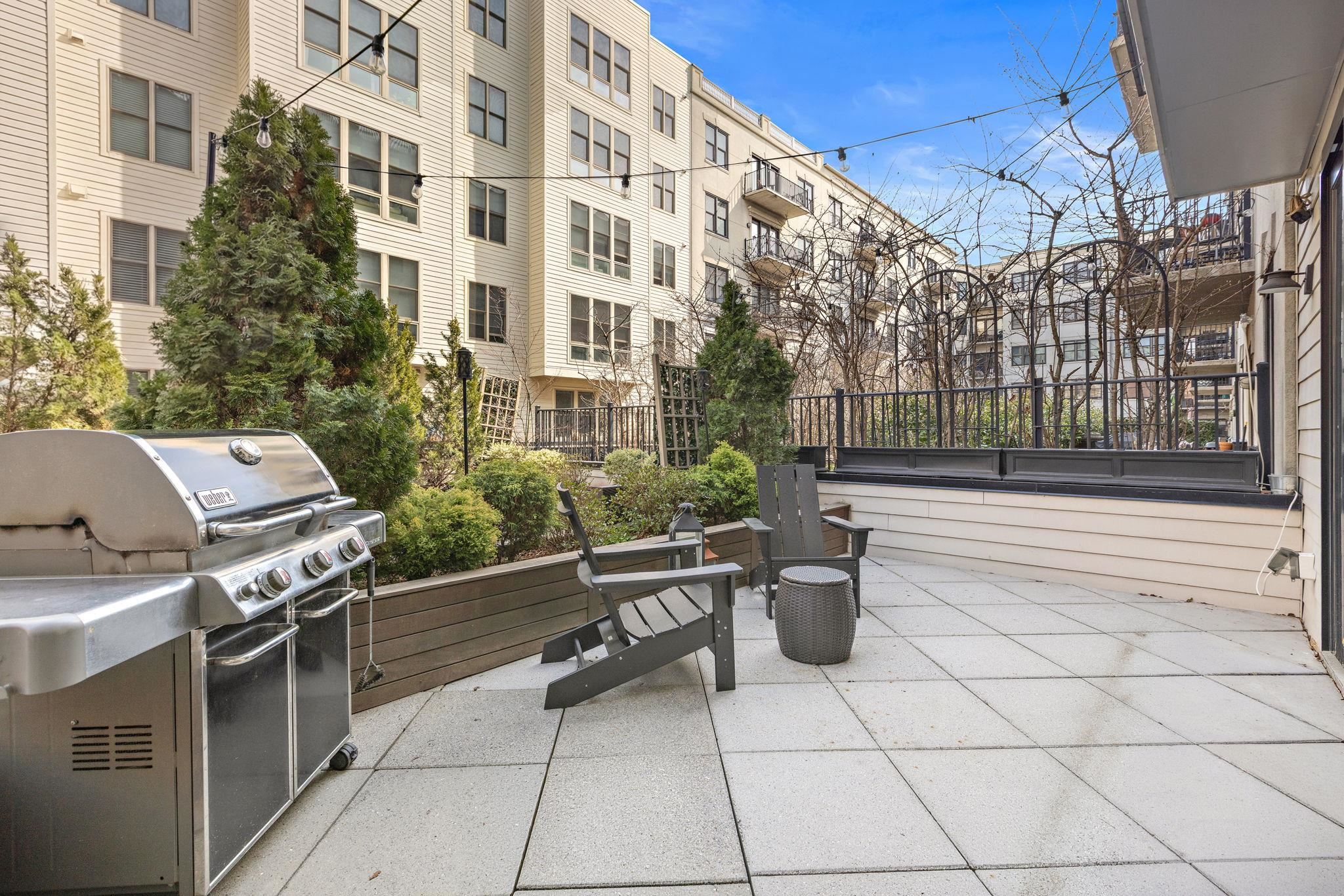 1325 ADAMS ST Unit: 201