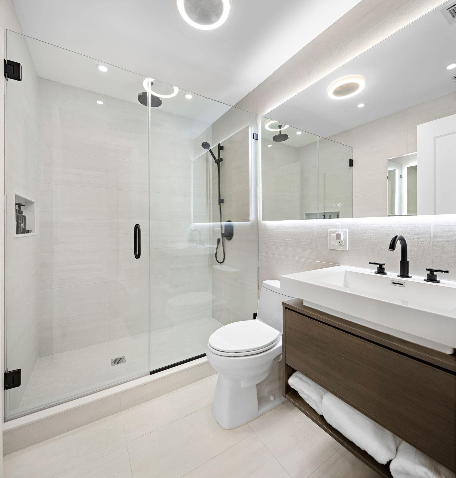 1325 ADAMS ST Unit: 201