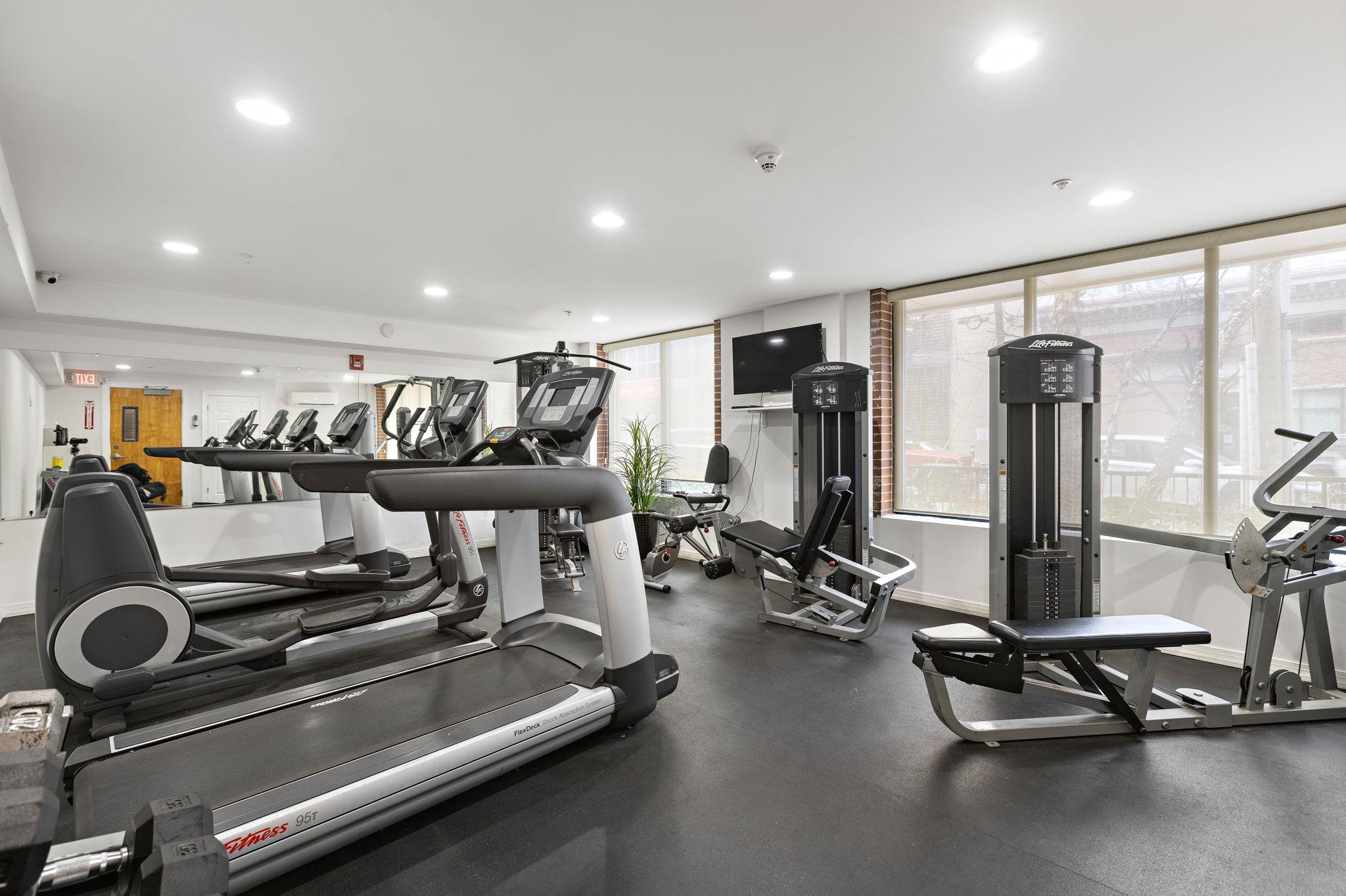 1325 ADAMS ST Unit: 201