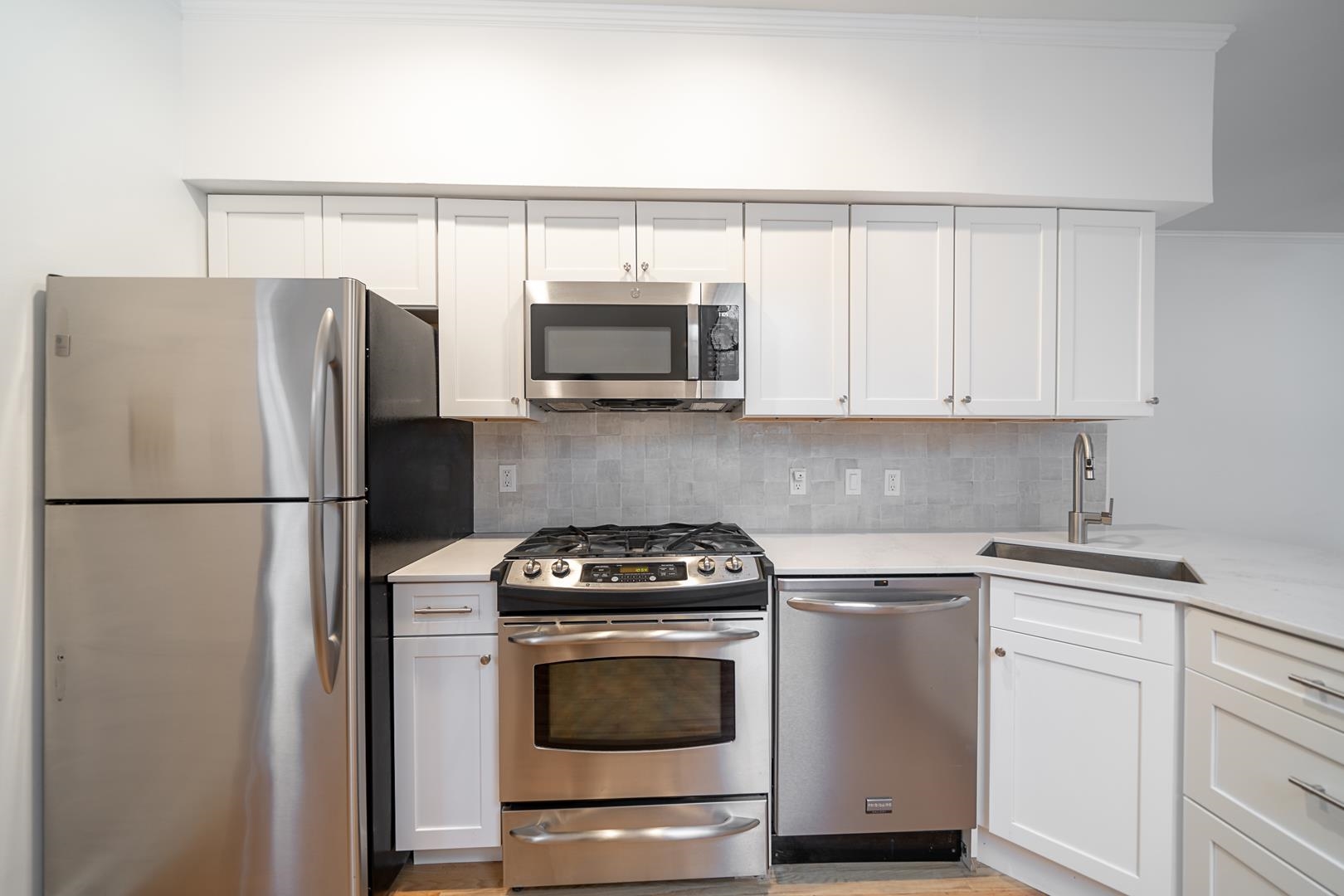 132 MADISON ST Unit: 1R