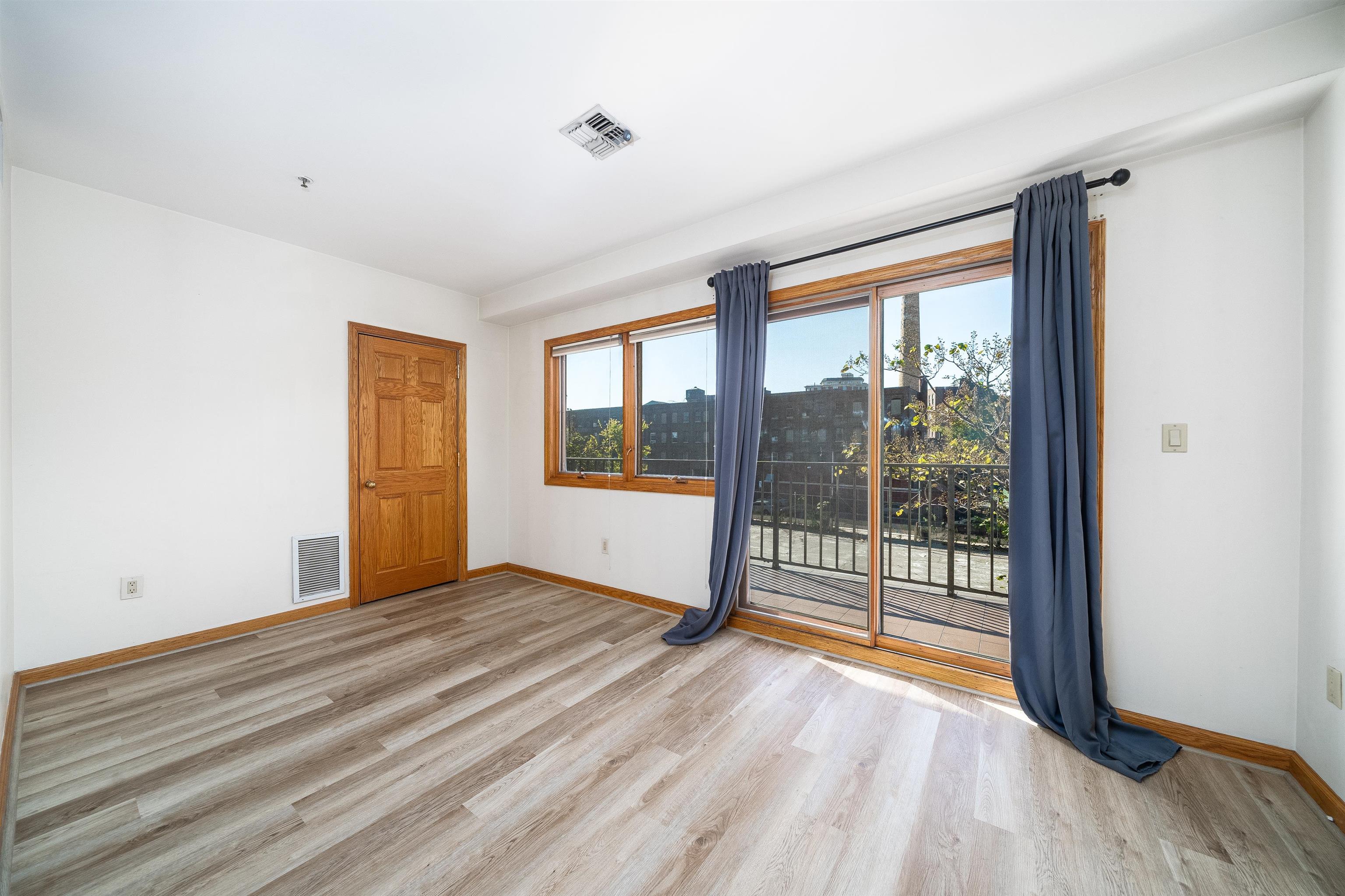 72 PARK AVE Unit: 2D