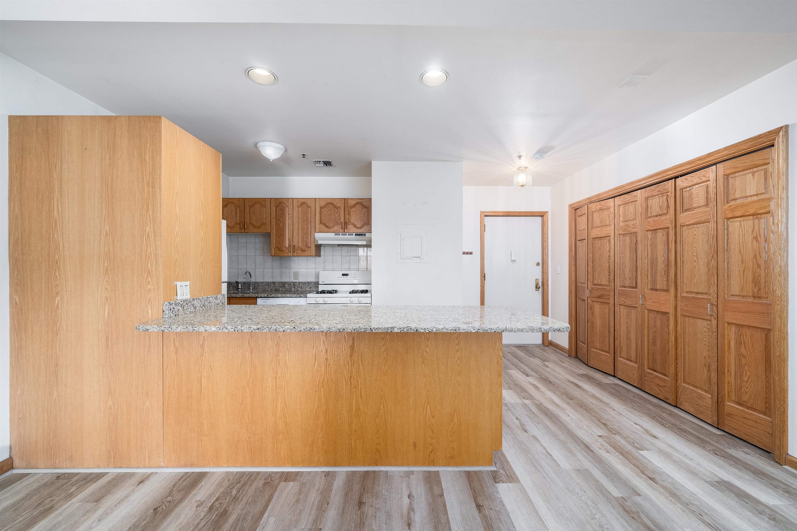 72 PARK AVE Unit: 2D