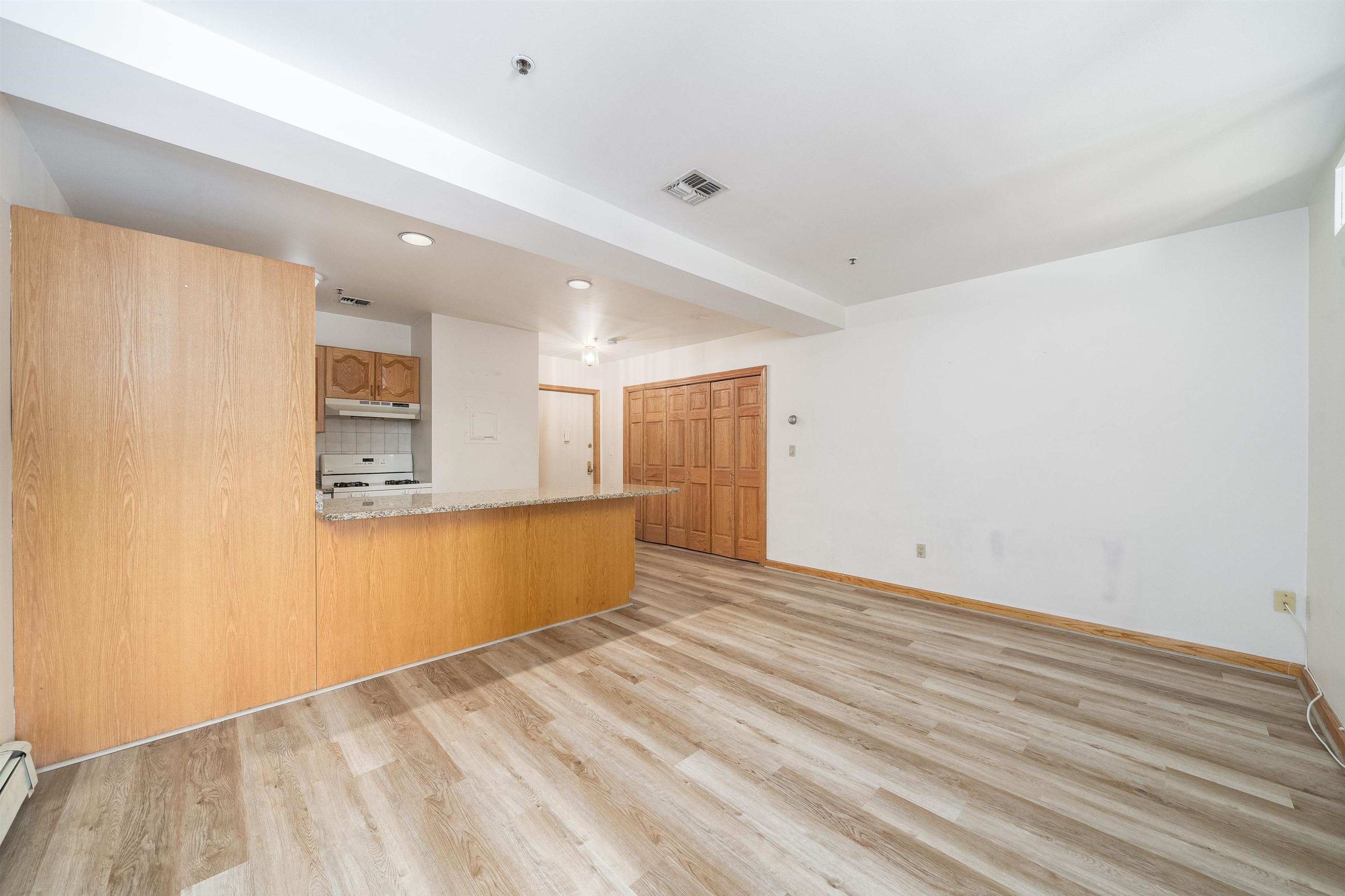 72 PARK AVE Unit: 2D