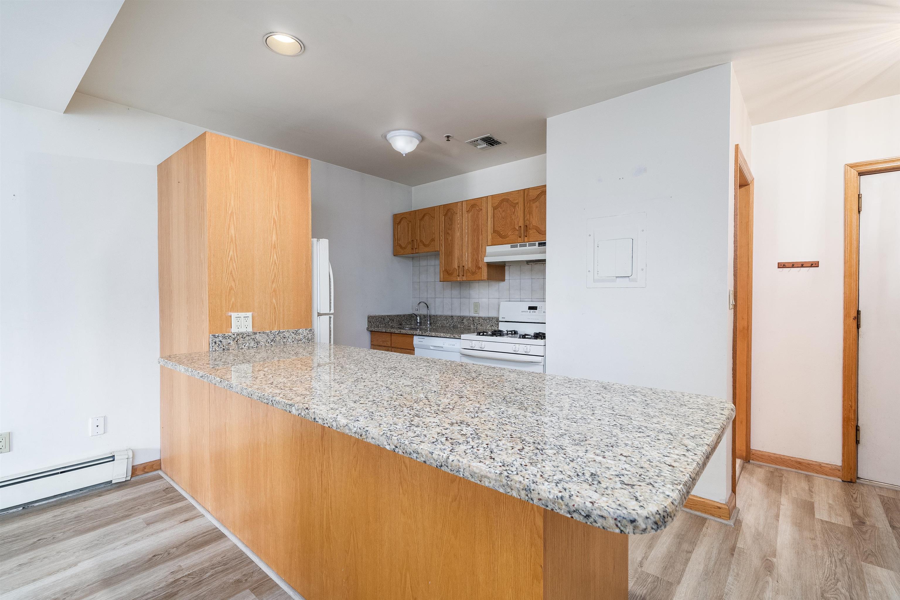 72 PARK AVE Unit: 2D