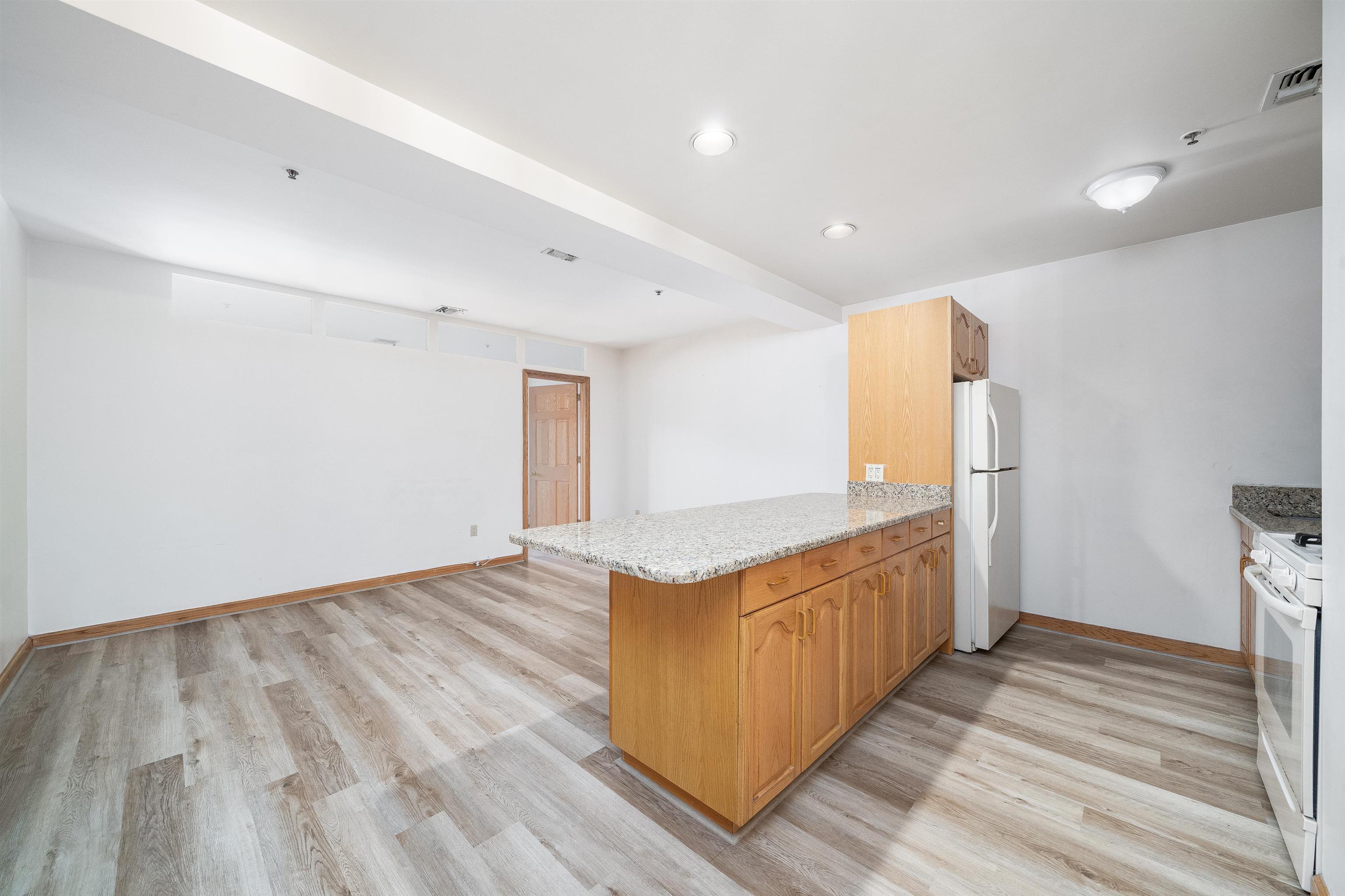 72 PARK AVE Unit: 2D