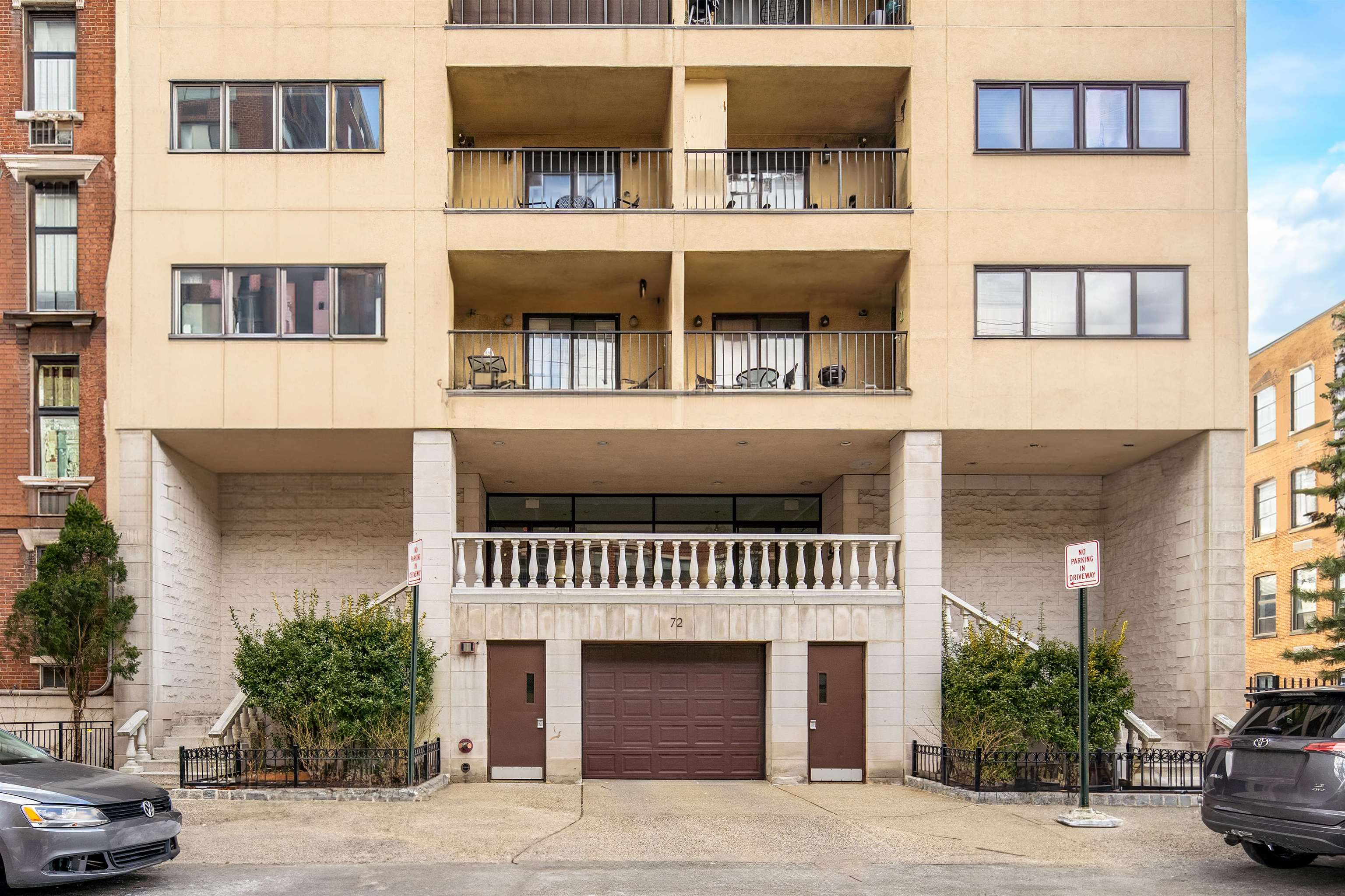 72 PARK AVE Unit: 2D