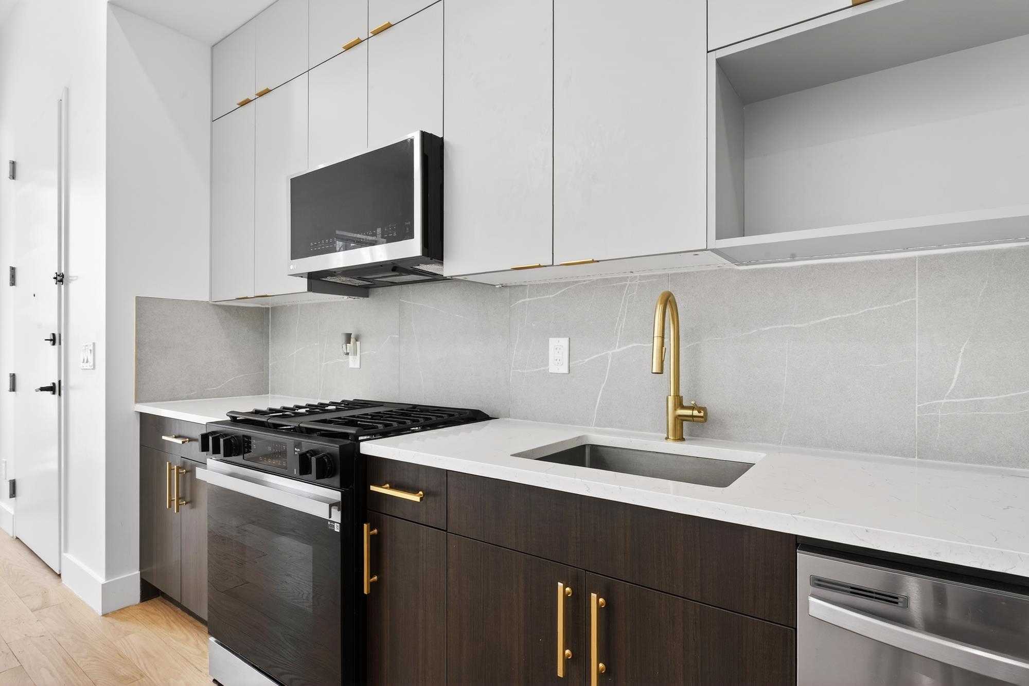 20 STORMS AVE Unit: 2