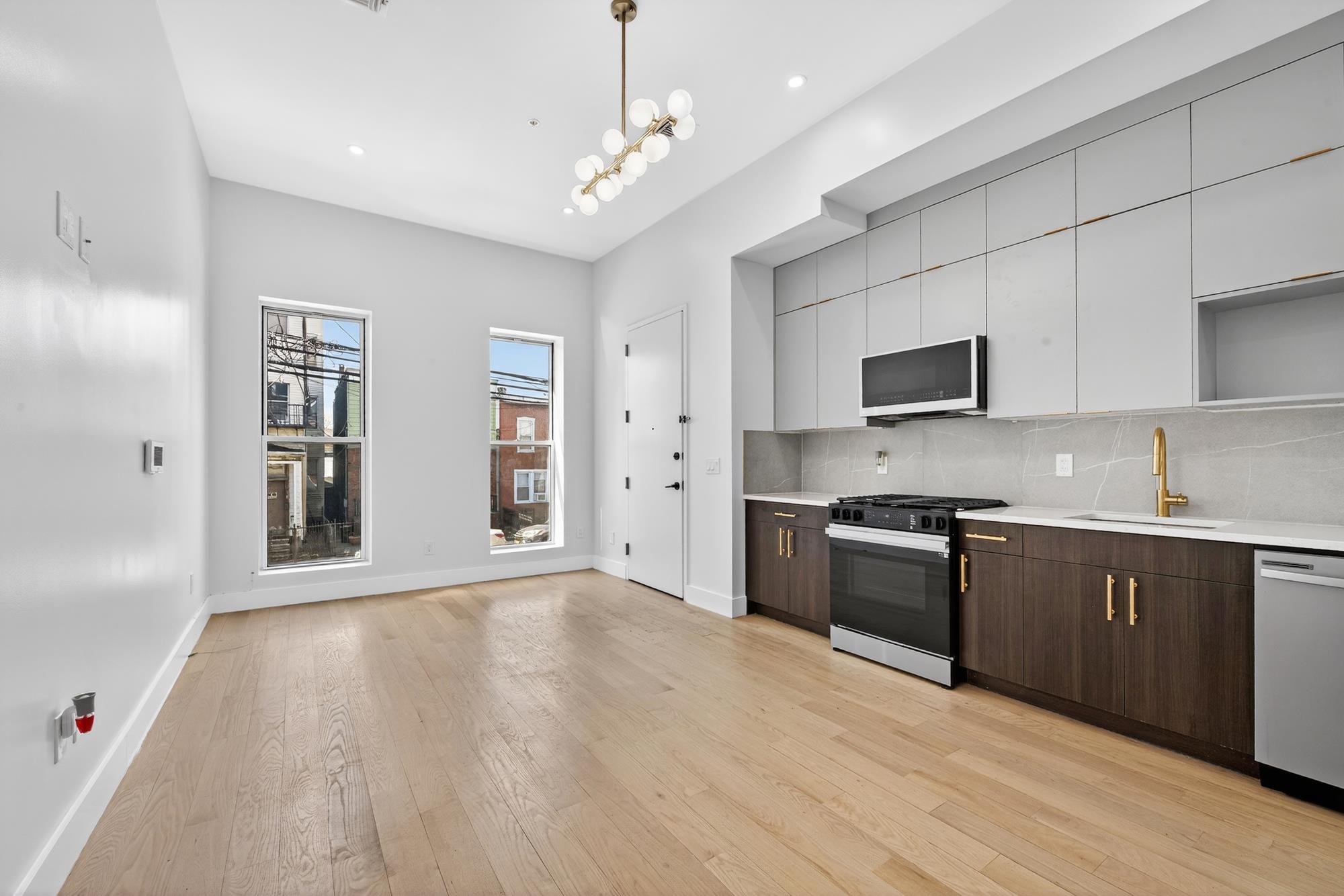 20 STORMS AVE Unit: 2