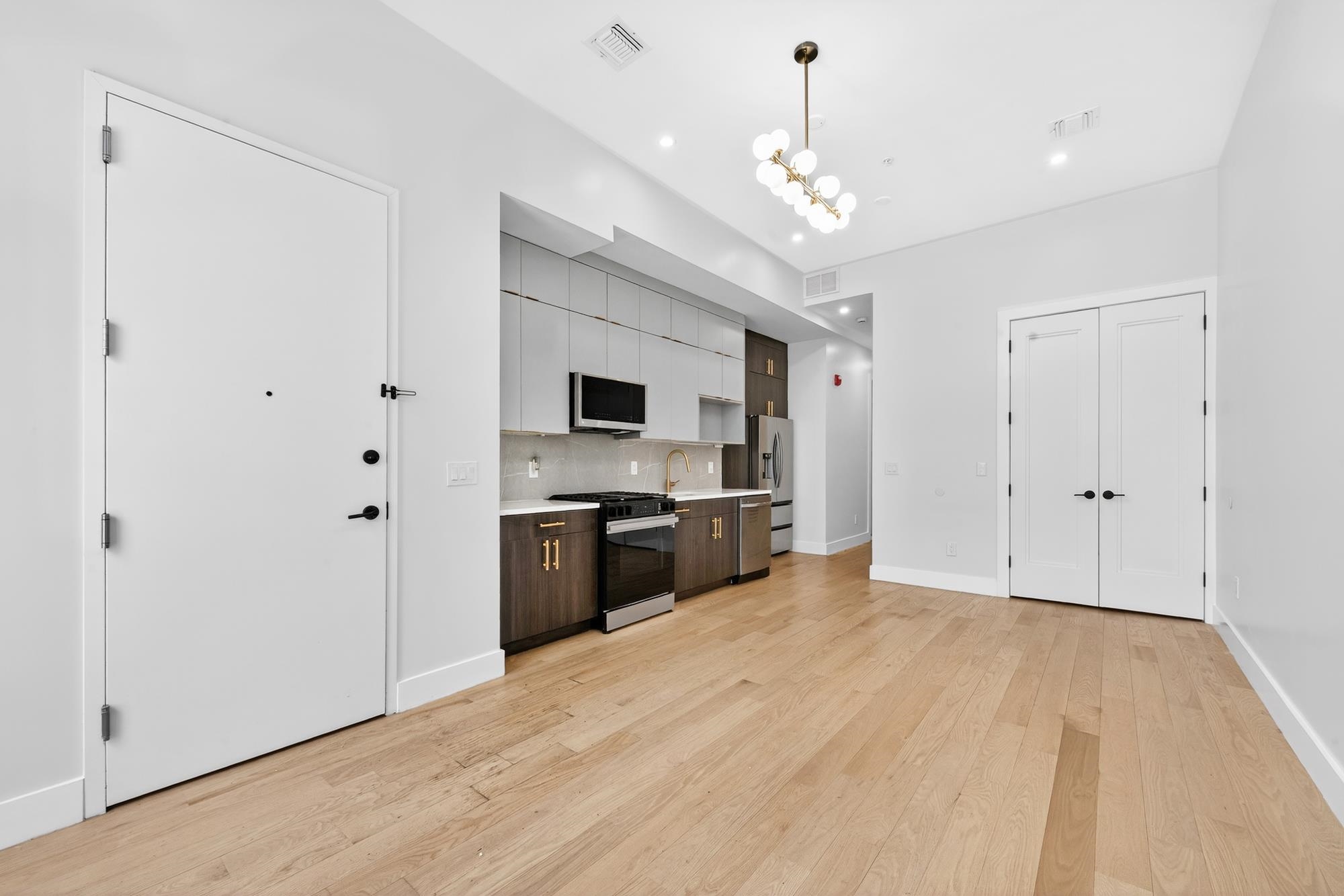 20 STORMS AVE Unit: 2