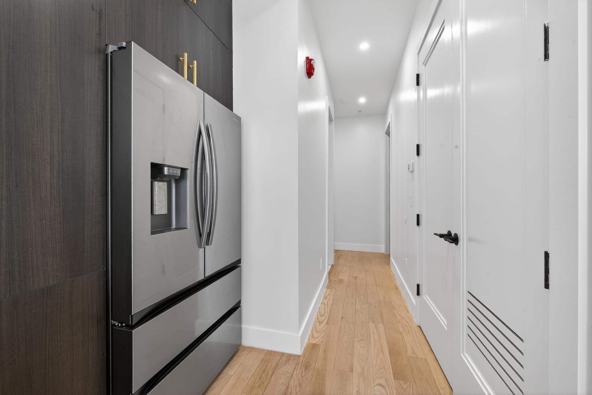 20 STORMS AVE Unit: 2