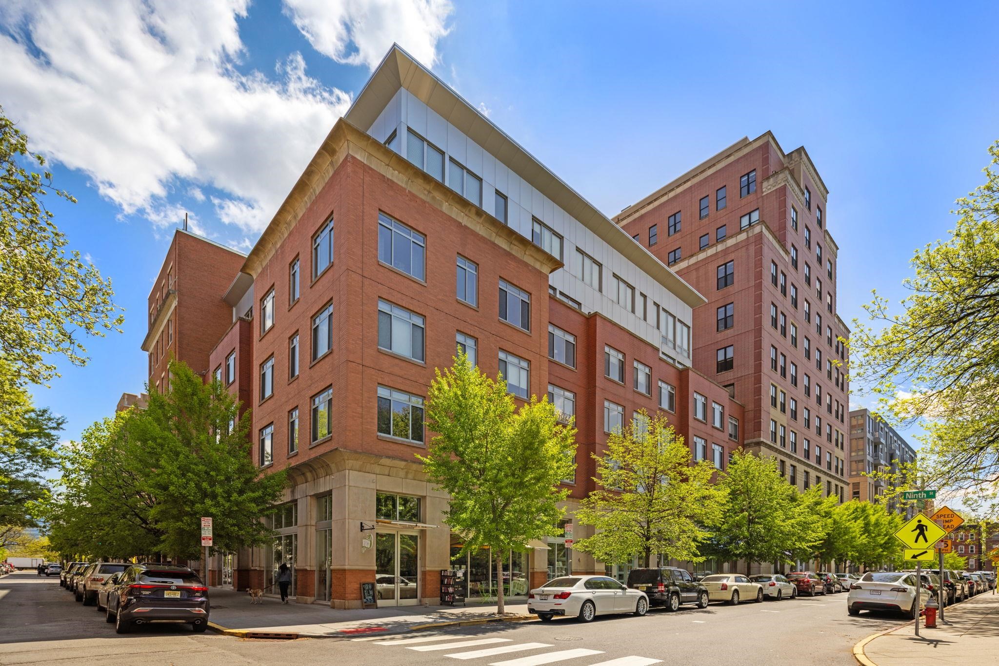 25 MCWILLIAMS PL Unit: 307