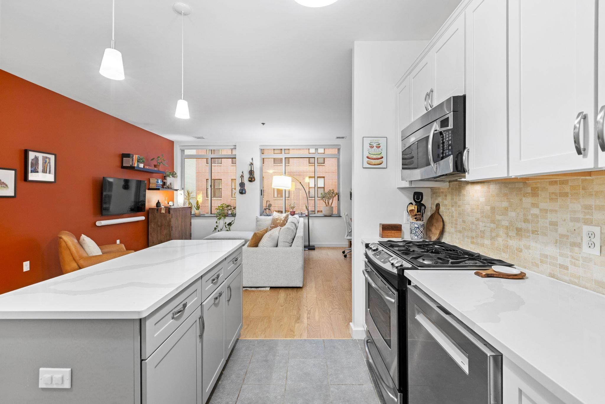 25 MCWILLIAMS PL Unit: 307